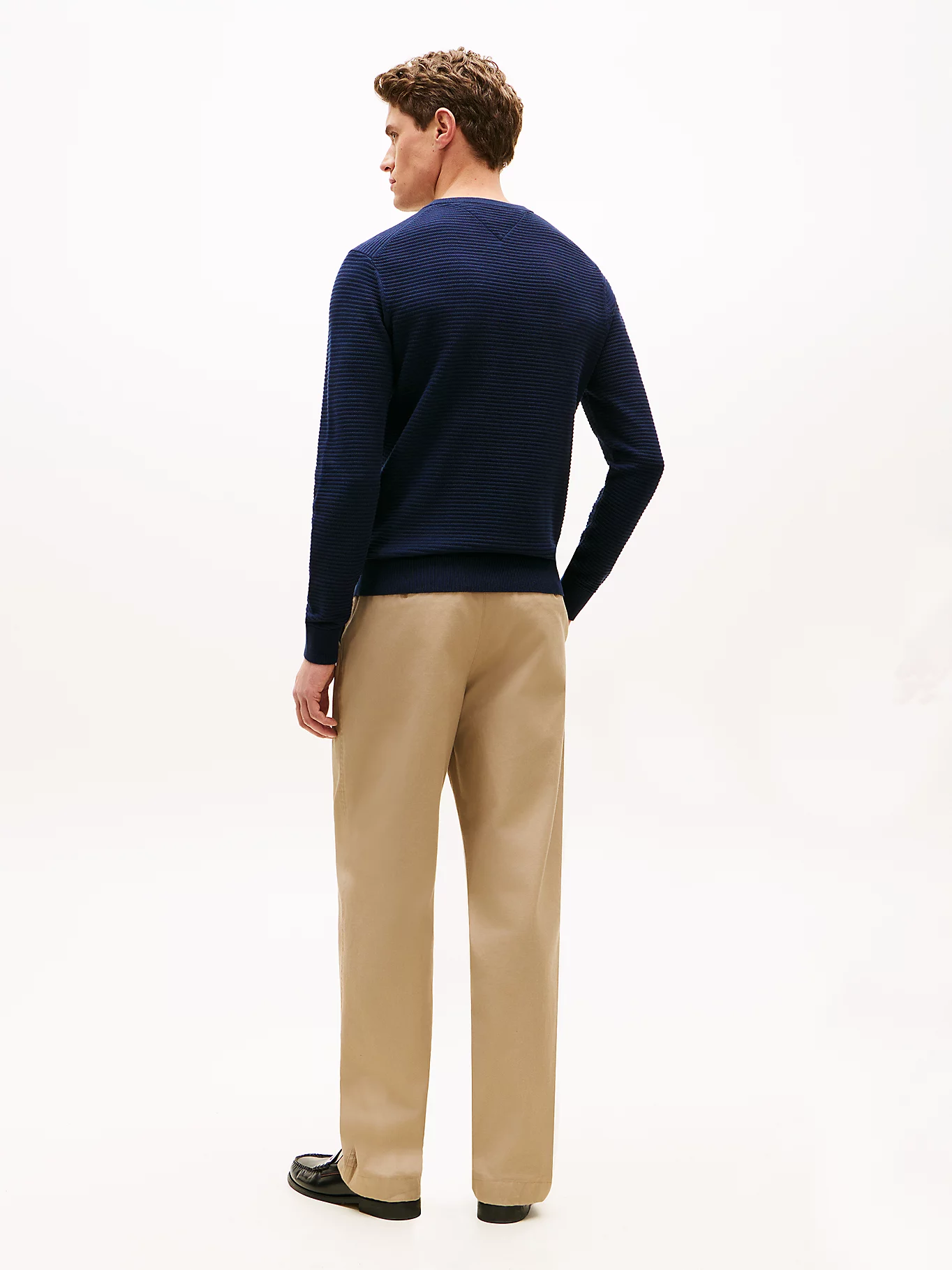 detail Tommy Hilfiger pánský tmavě modrý svetr