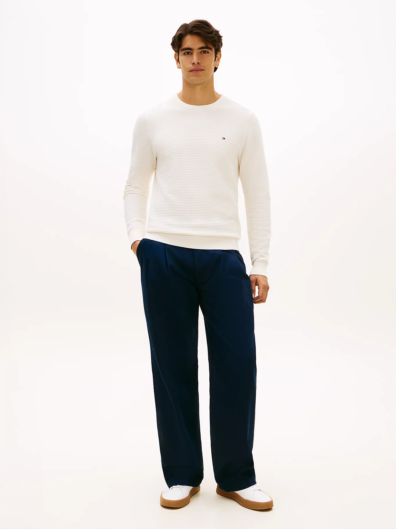 detail Tommy Hilfiger pánský krémový svetr