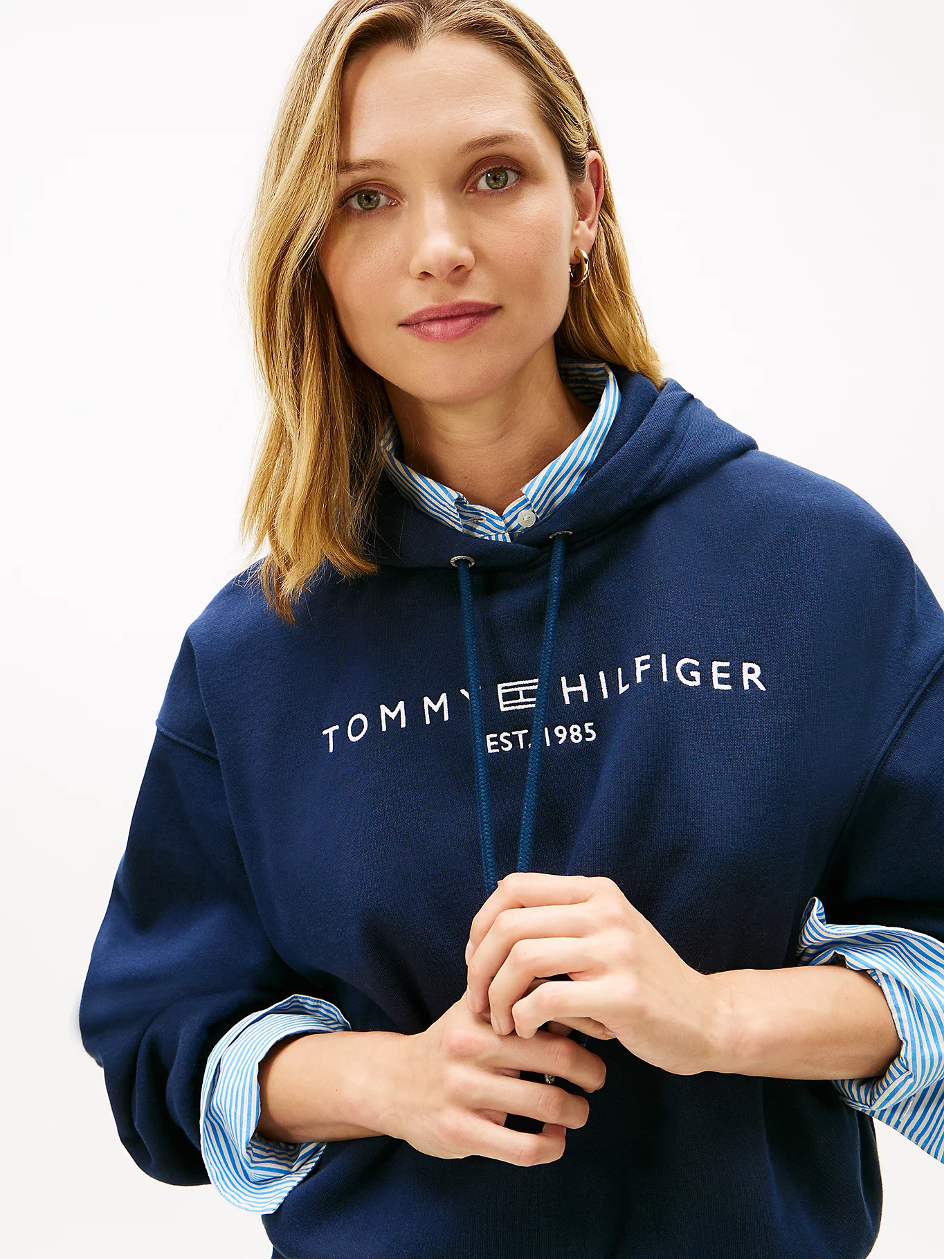 detail Tommy Hilfiger dámská modrá mikina