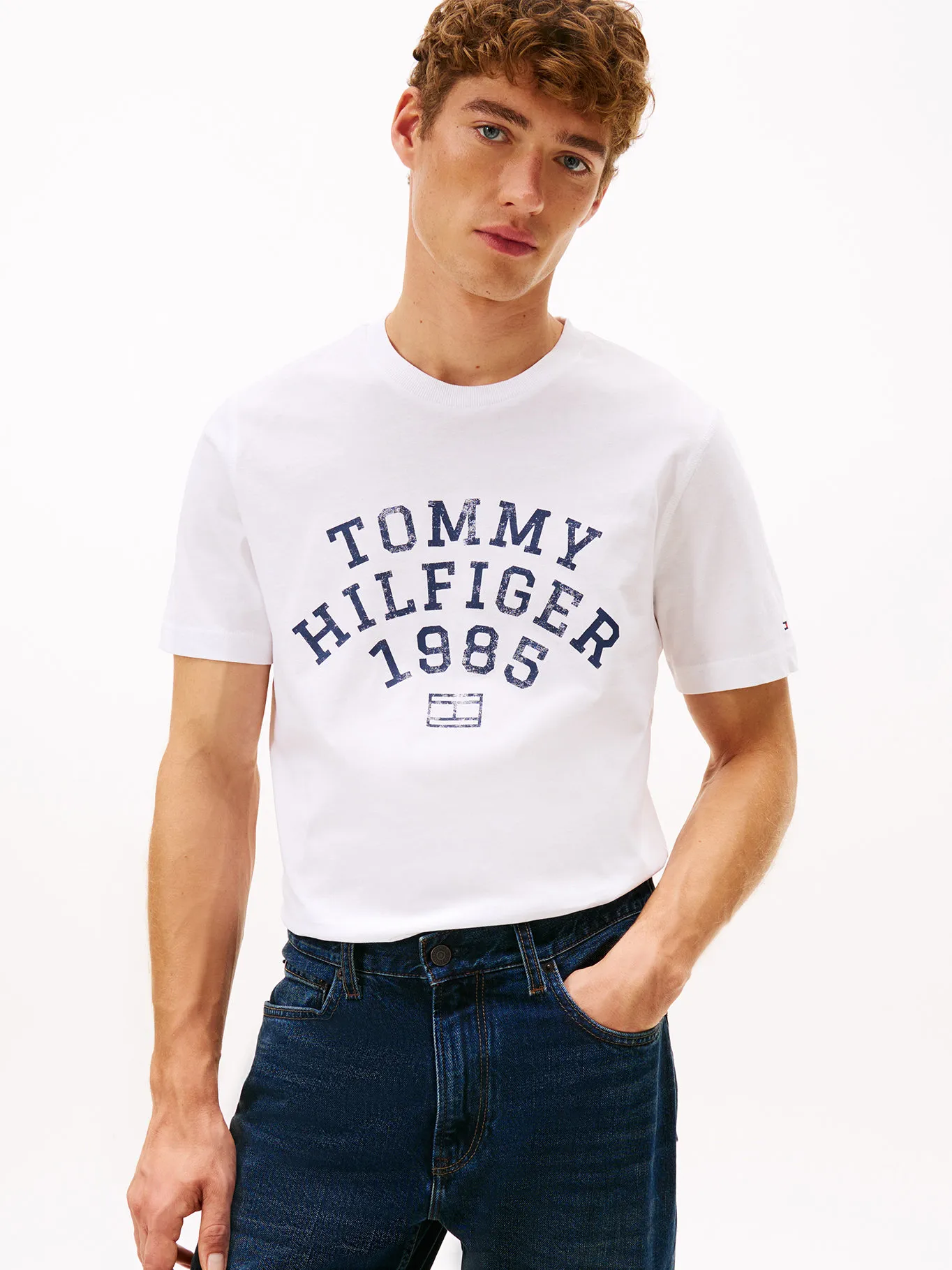 detail Tommy Hilfiger pánské bílé tričko
