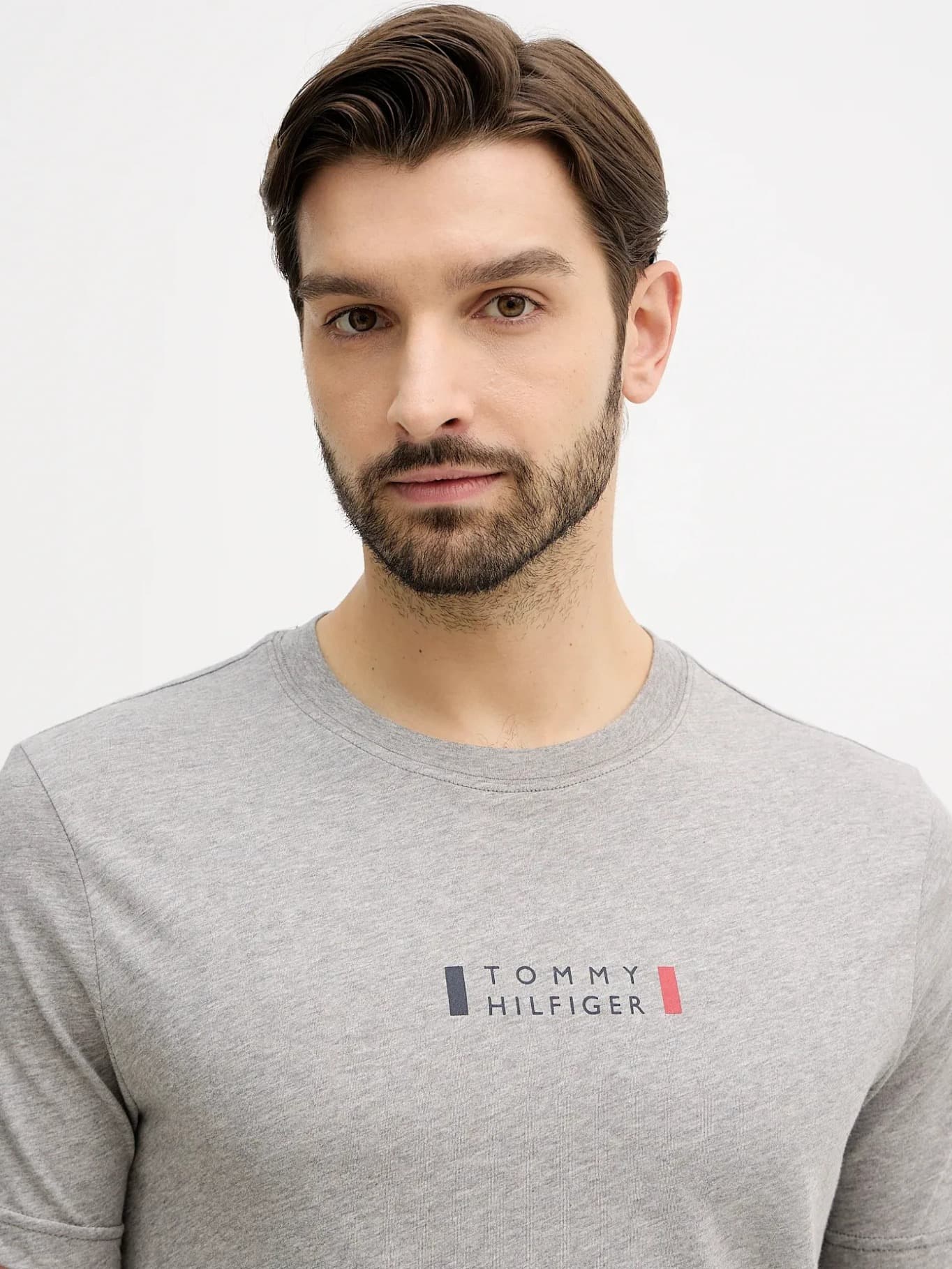 detail Tommy Hilfiger pánské šedé tričko