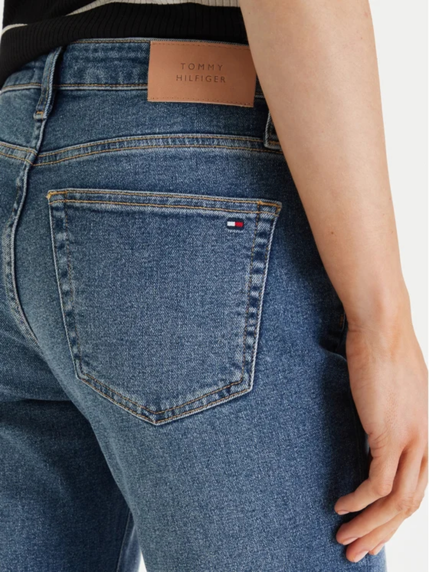 detail Tommy Hilfiger dámské modré džíny