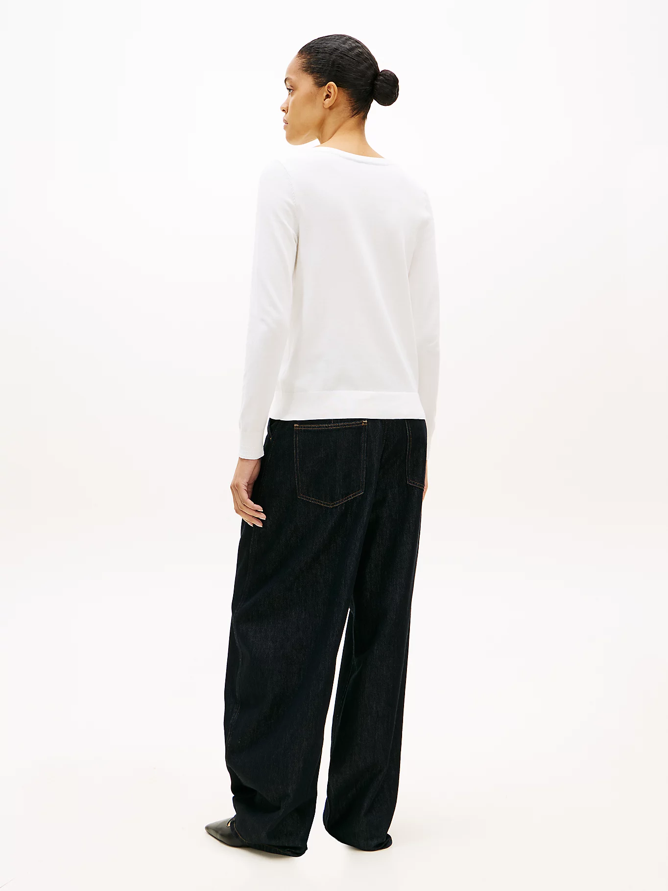 detail   Tommy Hilfiger dámský bílý svetr