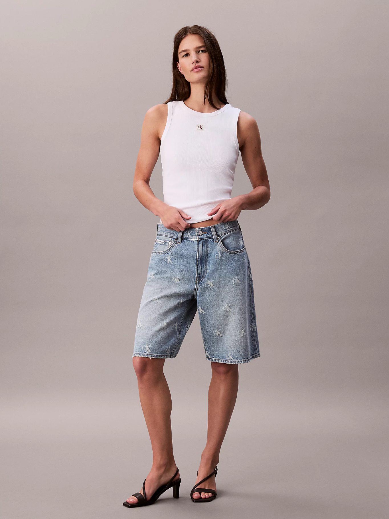 detail Calvin Klein dámské bílé tílko