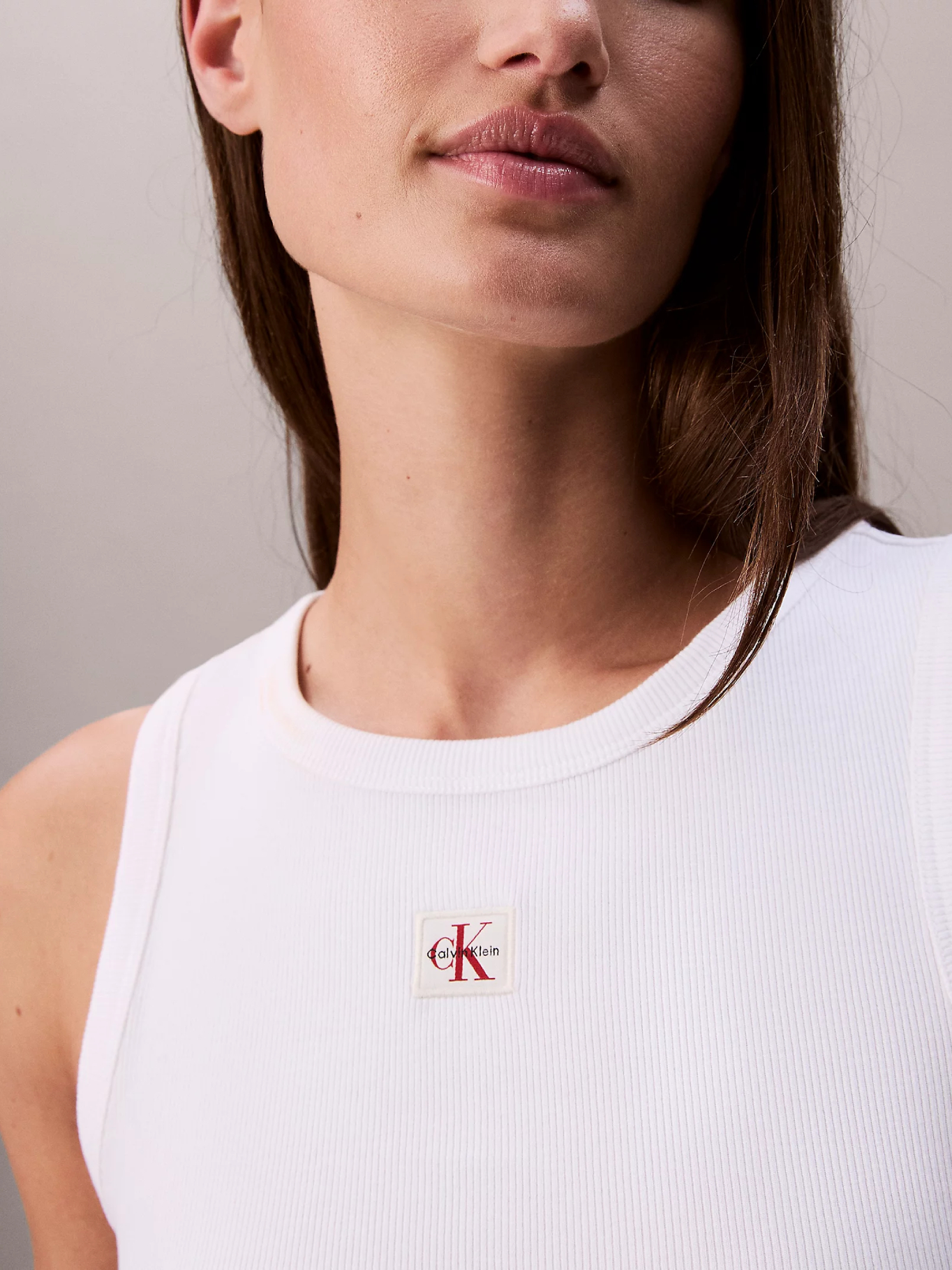 detail Calvin Klein dámské bílé tílko