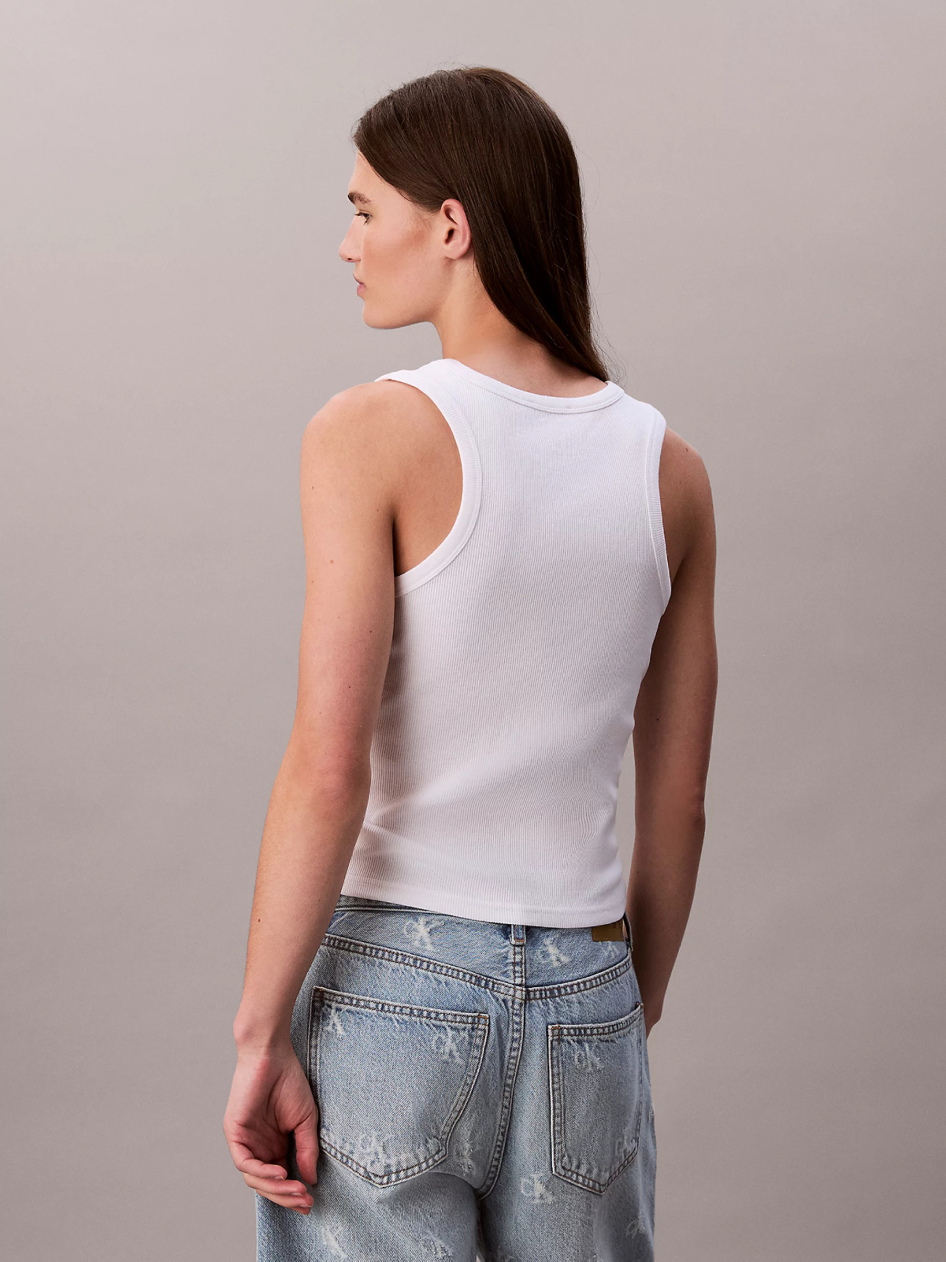 detail Calvin Klein dámské bílé tílko