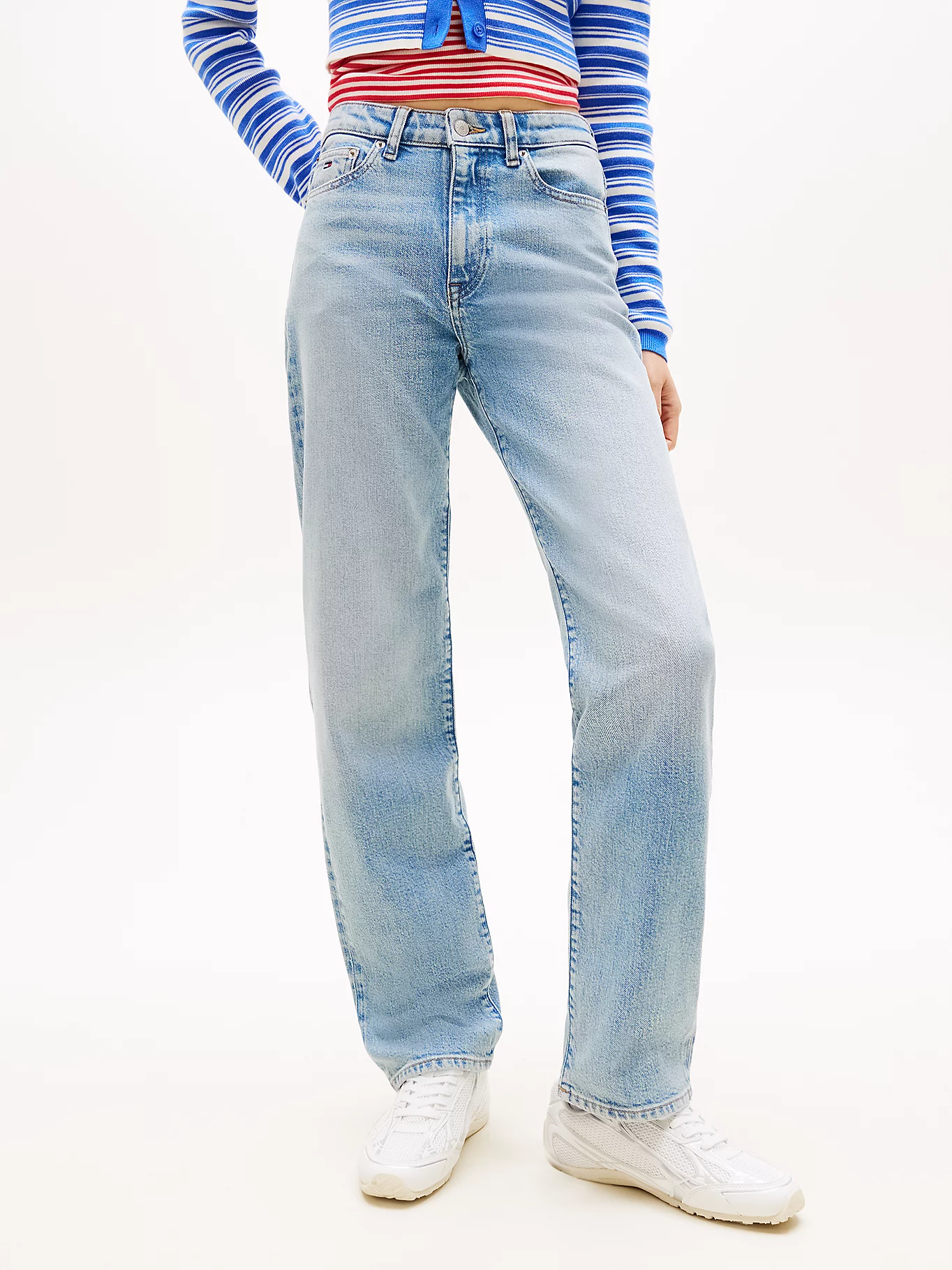 detail Tommy Jeans dámské světle modré džíny
