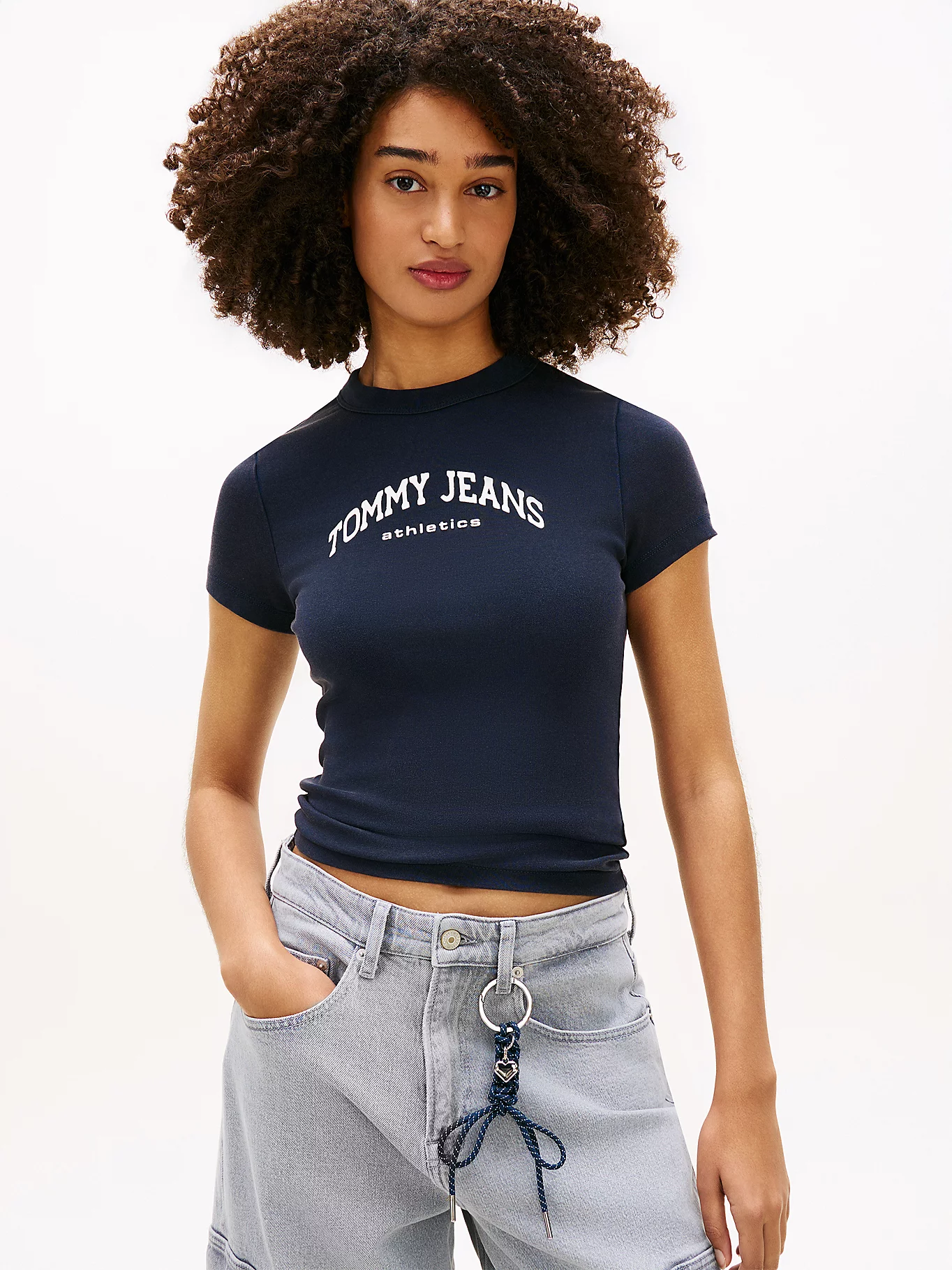 detail Tommy Jeans dámské tmavě modré tričko
