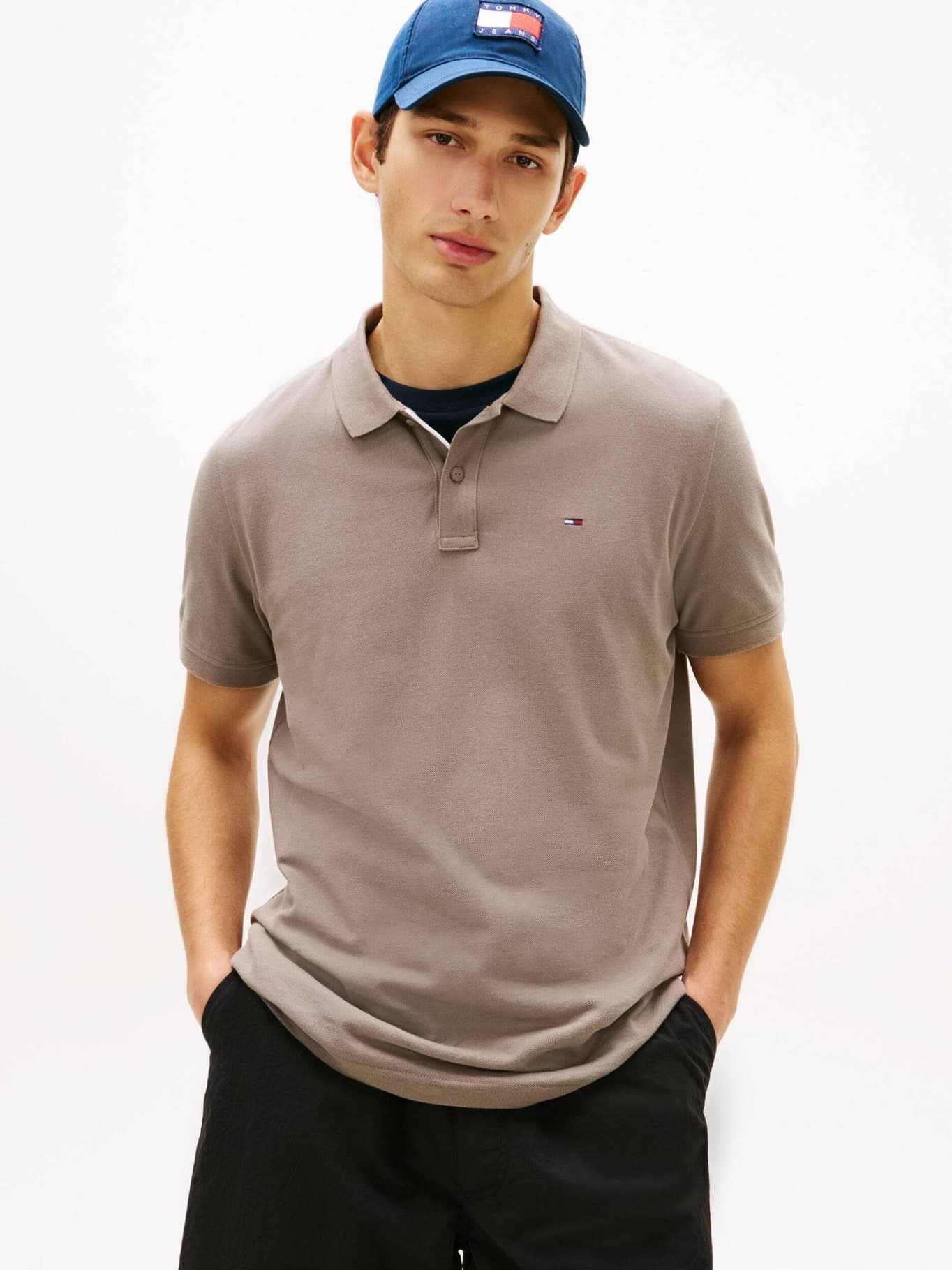 detail Tommy Jeans pánské béžové polo tričko