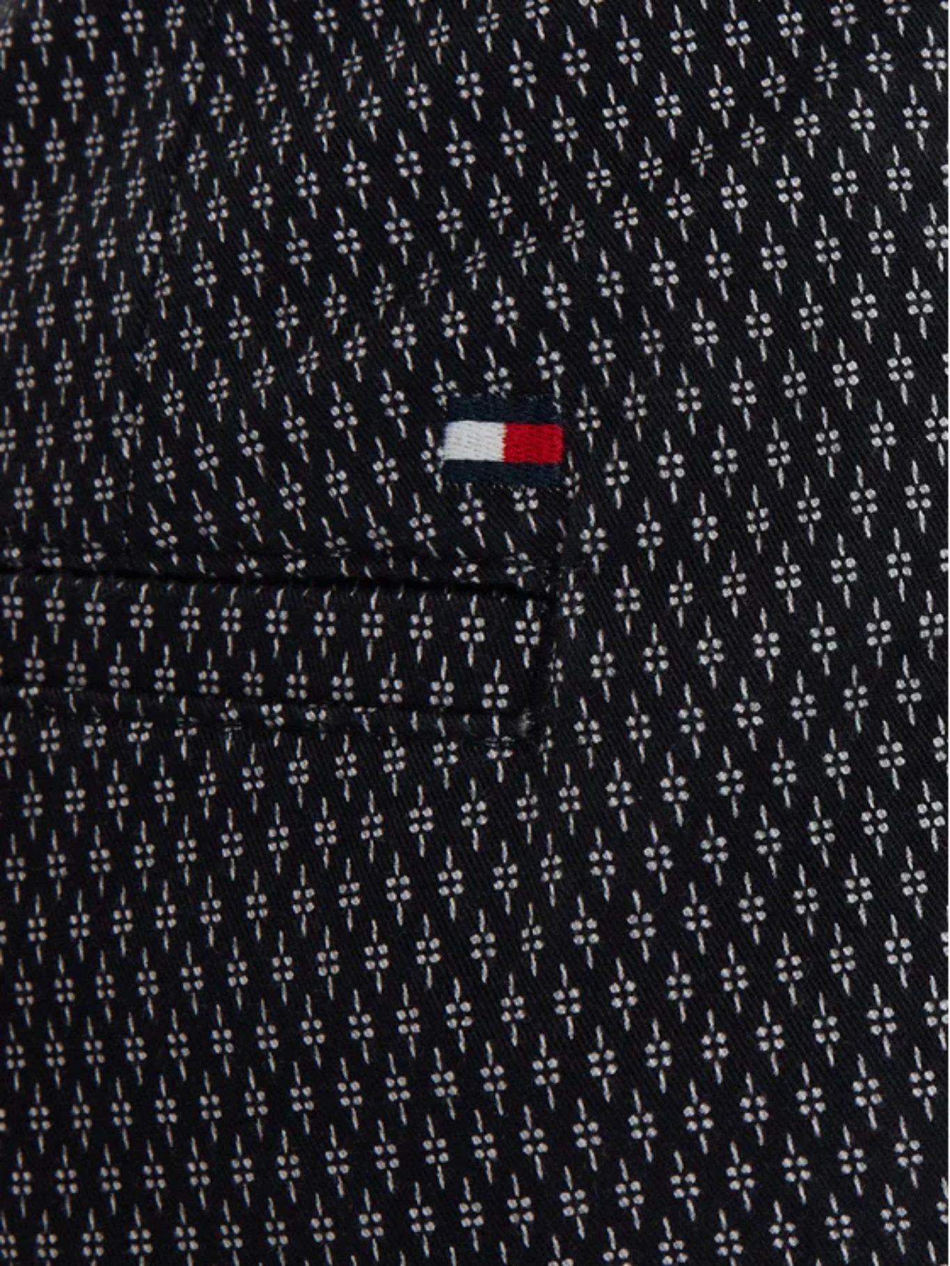 detail Tommy Hilfiger pánské tmavě modré kraťasy