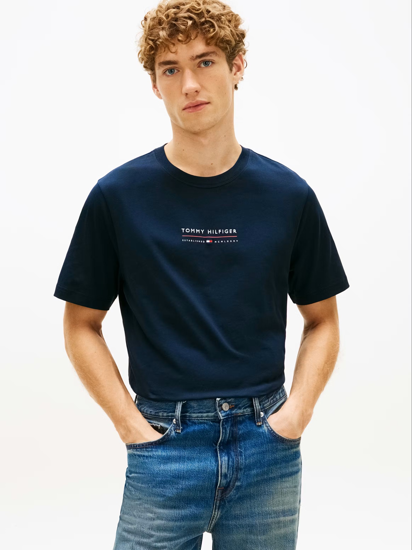 detail Tommy Hilfiger pánské tmavě modré tričko