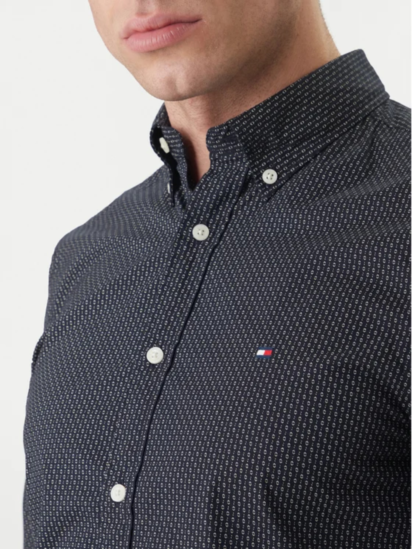 detail Tommy Hilfiger pánská tmavě modrá košile