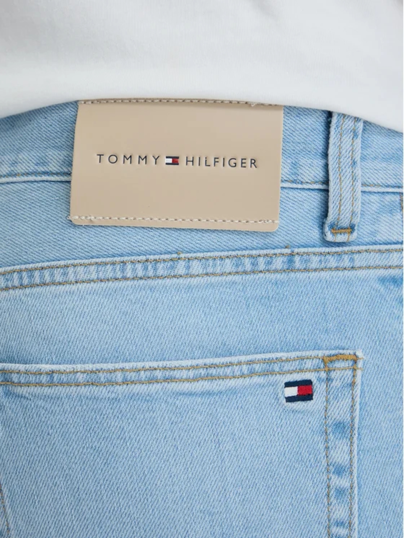detail Tommy Hilfiger pánské světle modré šortky