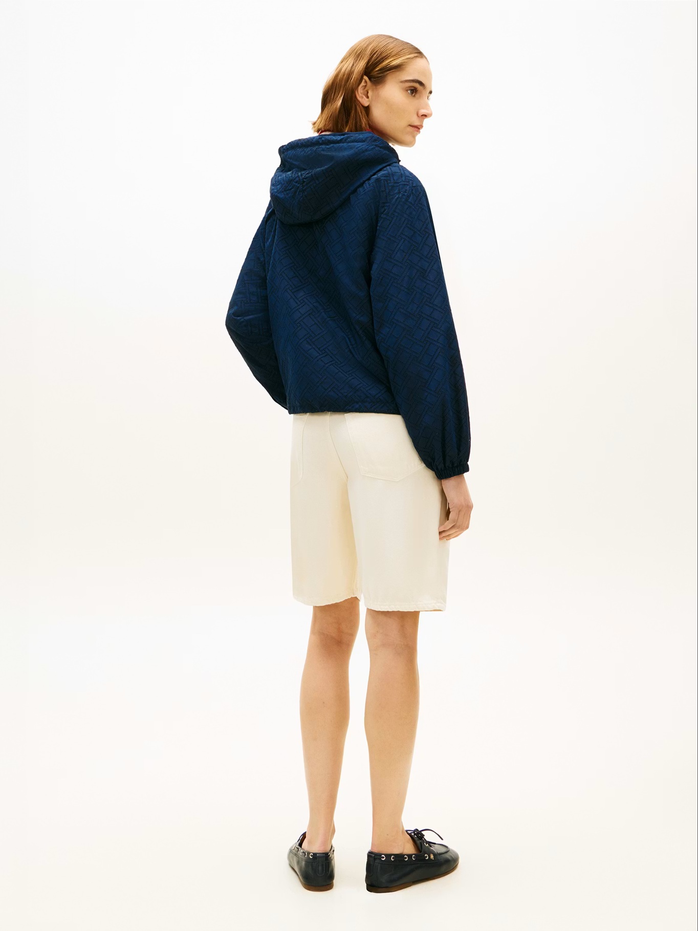 detail Tommy Hilfiger dámská tmavě modrá větrovka