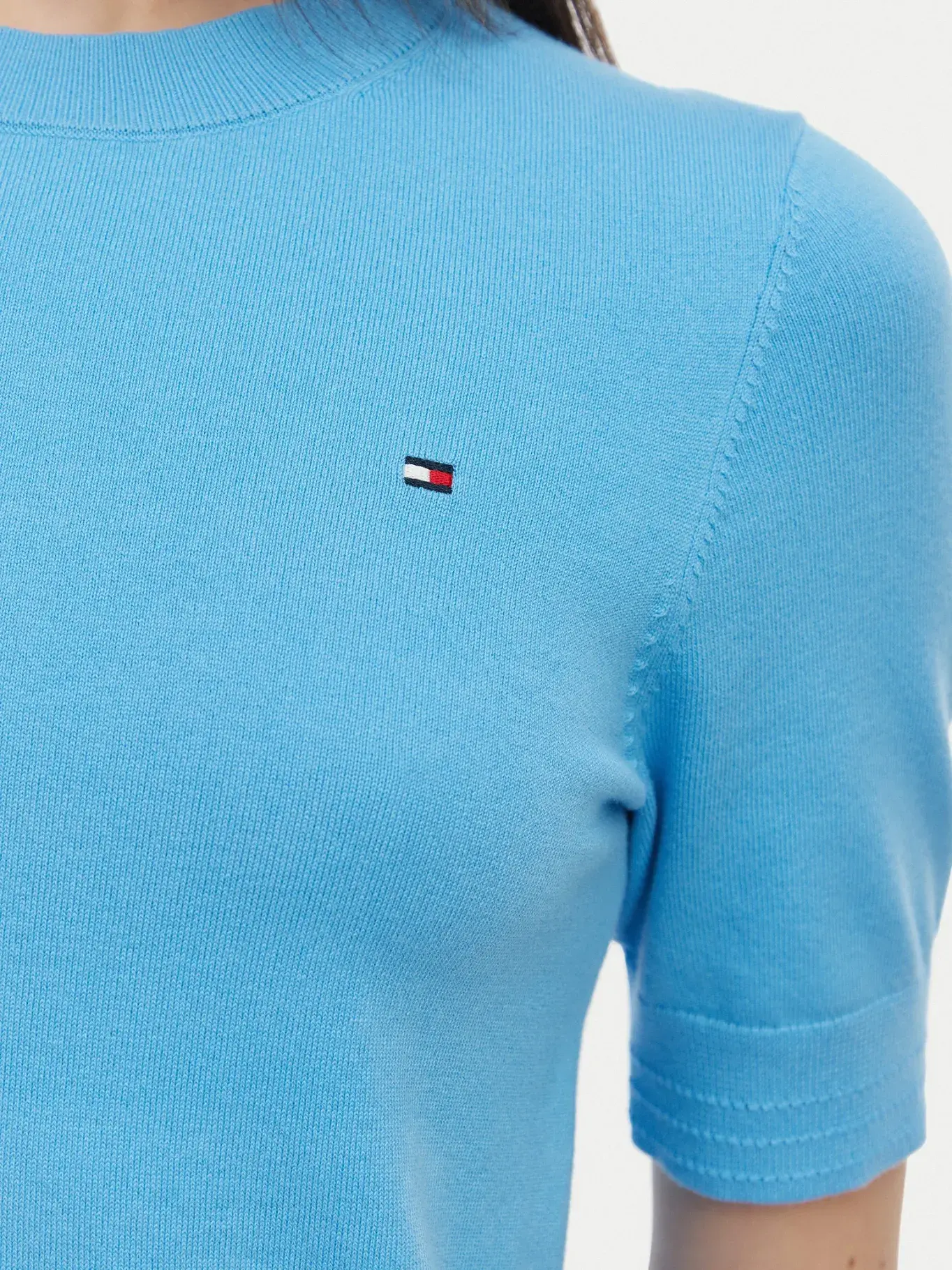 detail Tommy Hilfiger dámský modrý svetřík