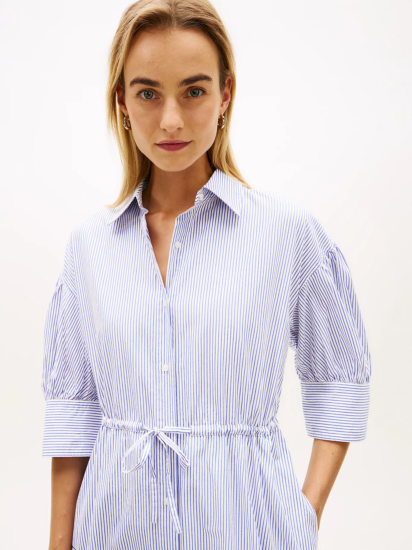 detail Tommy Hilfiger dámské pruhované šaty