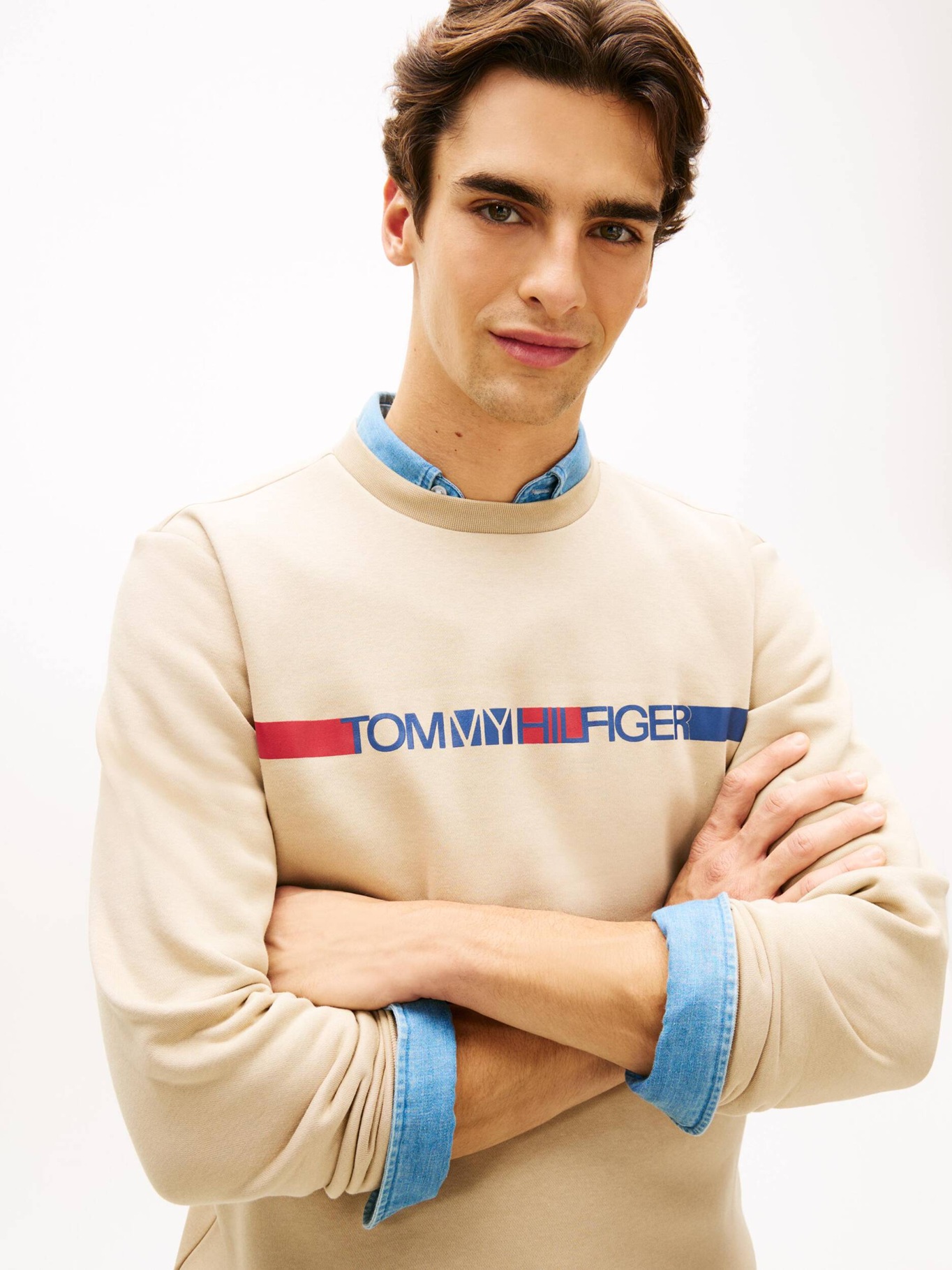 detail Tommy Hilfiger pánská béžová mikina