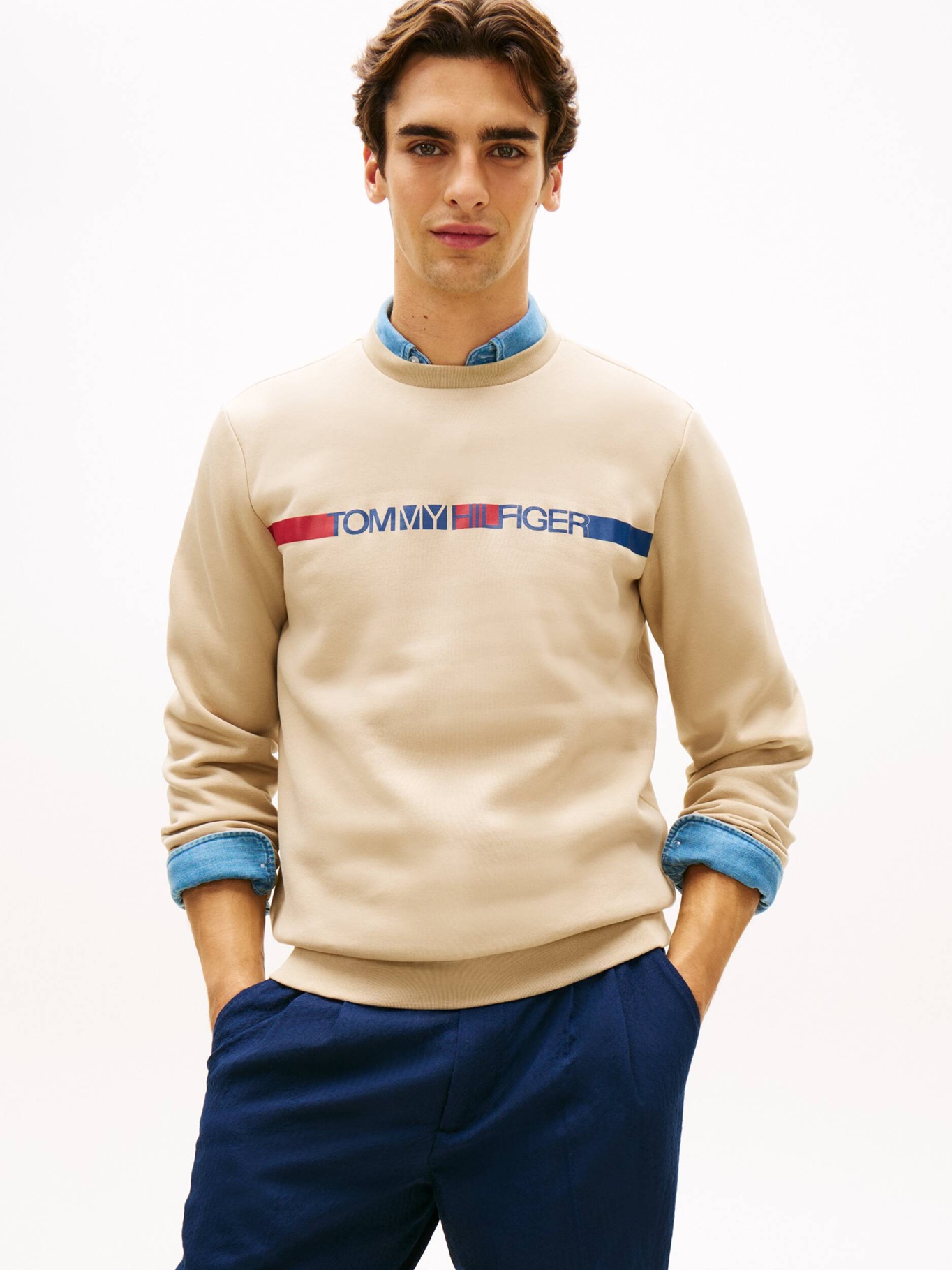 detail Tommy Hilfiger pánská béžová mikina