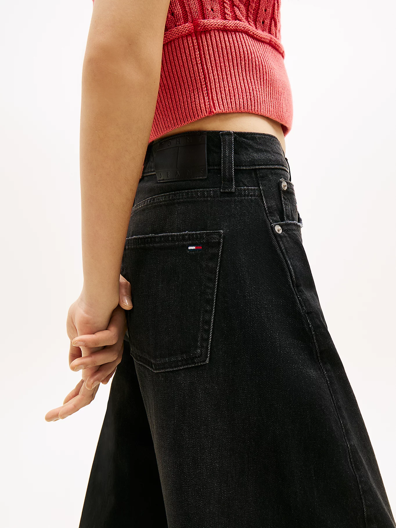detail Tommy Jeans dámské černé džíny