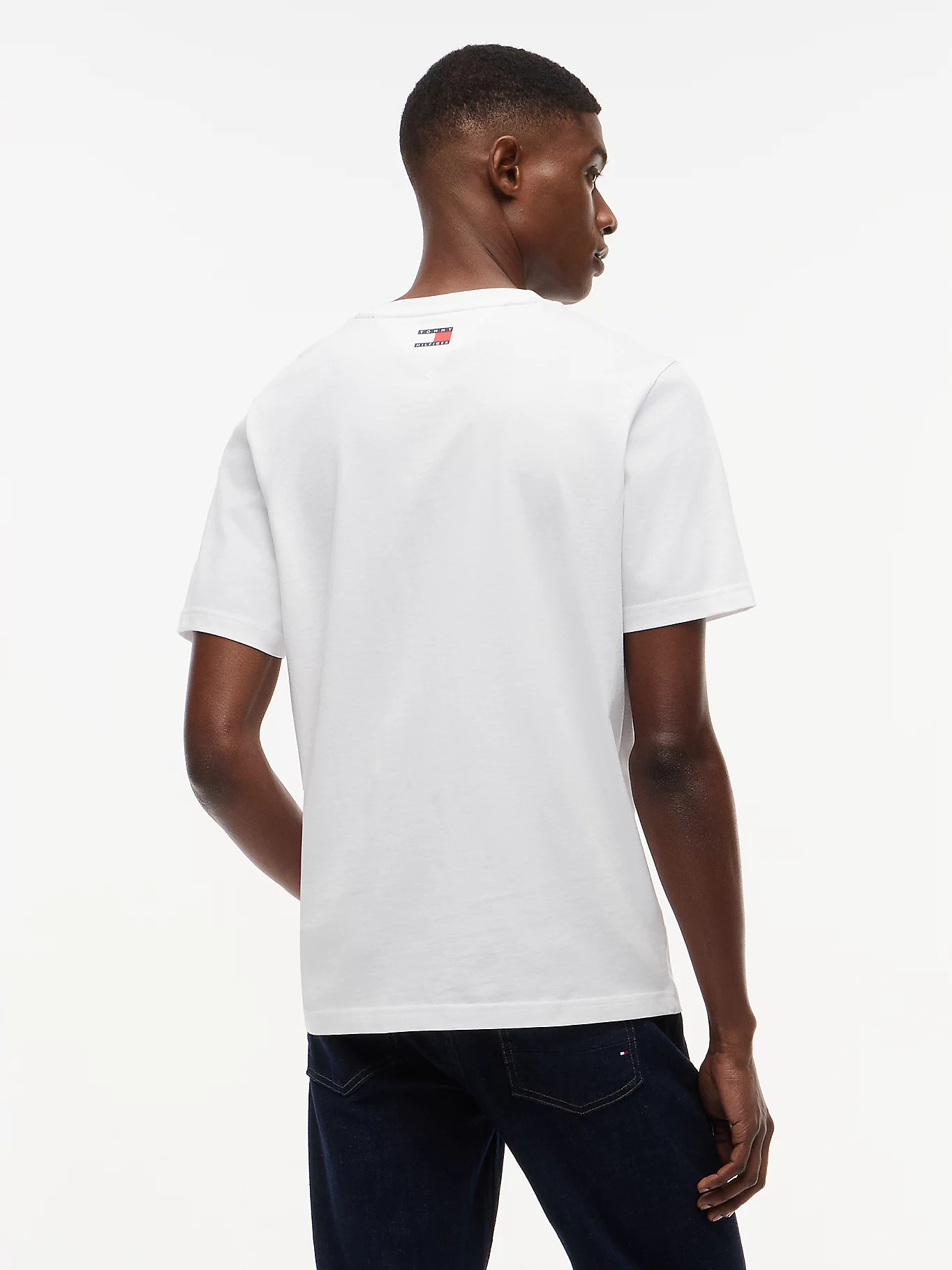 detail Tommy Hilfiger pánské bílé tričko