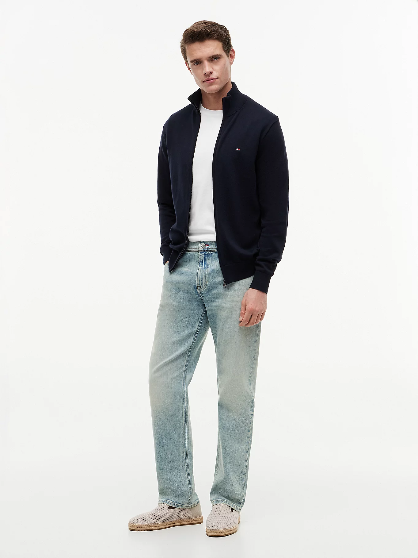 detail Tommy Hilfiger pánský tmavě modrý svetr
