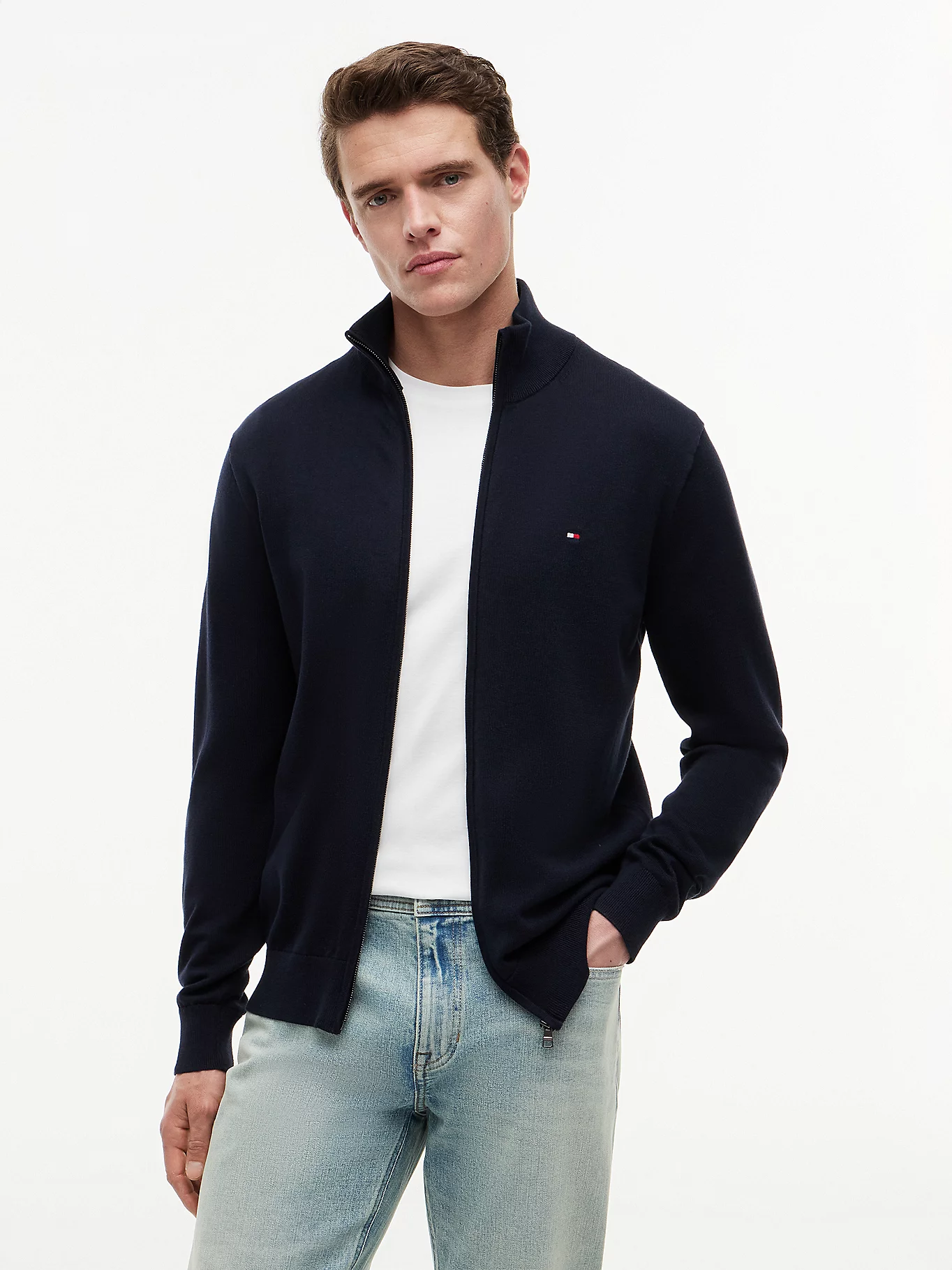 detail Tommy Hilfiger pánský tmavě modrý svetr