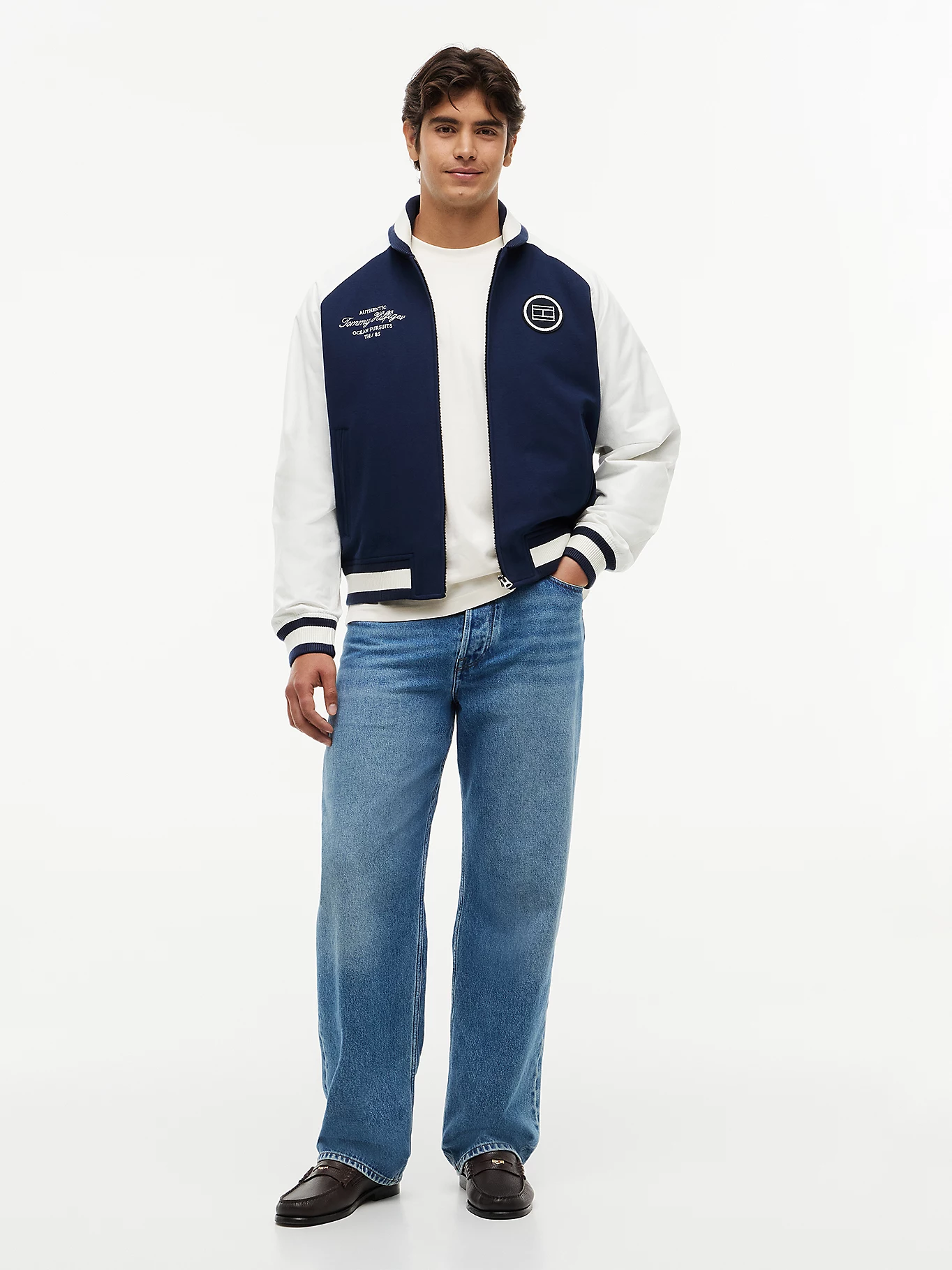 detail Tommy Hilfiger pánský modro-bílý bomber