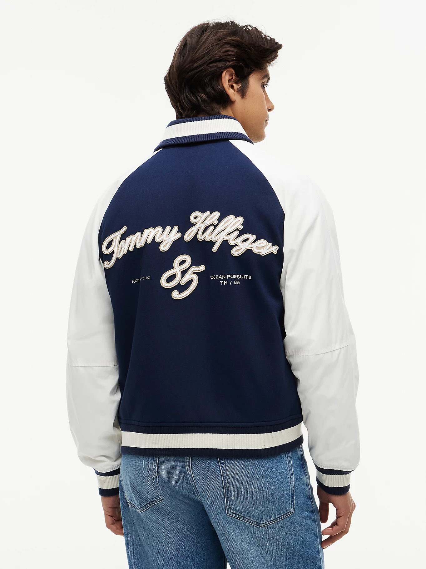 detail Tommy Hilfiger pánský modro-bílý bomber
