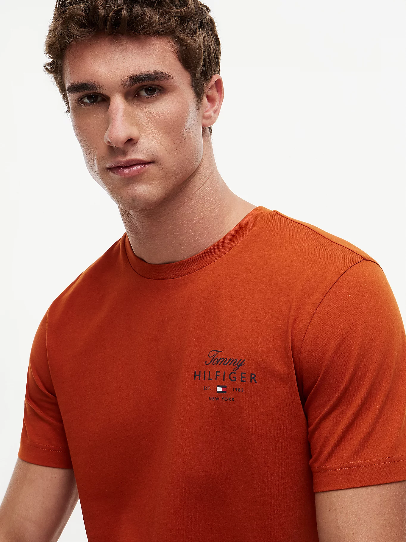 detail Tommy Hilfiger pánské oranžové tričko