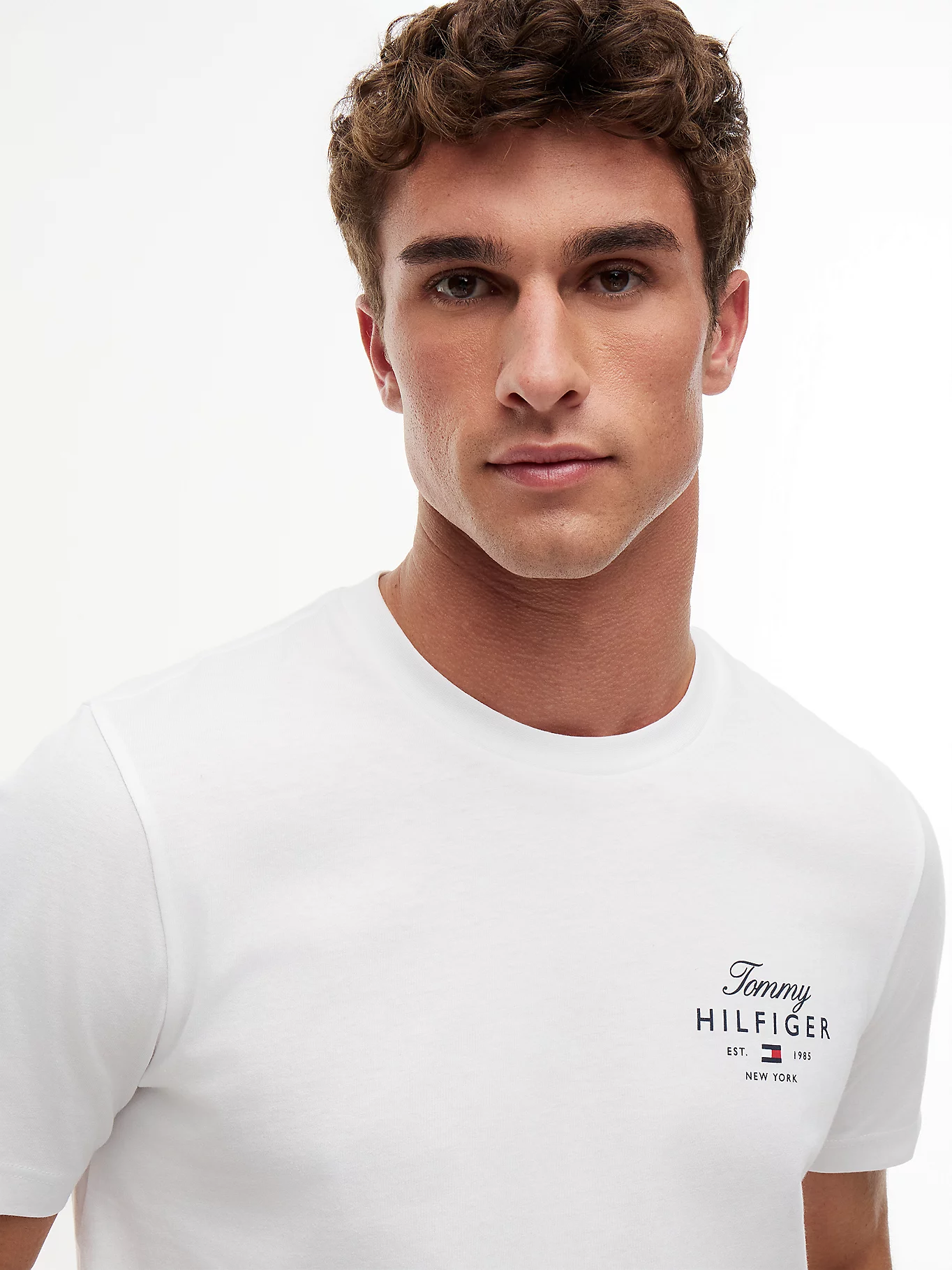 detail Tommy Hilfiger pánské bílé tričko
