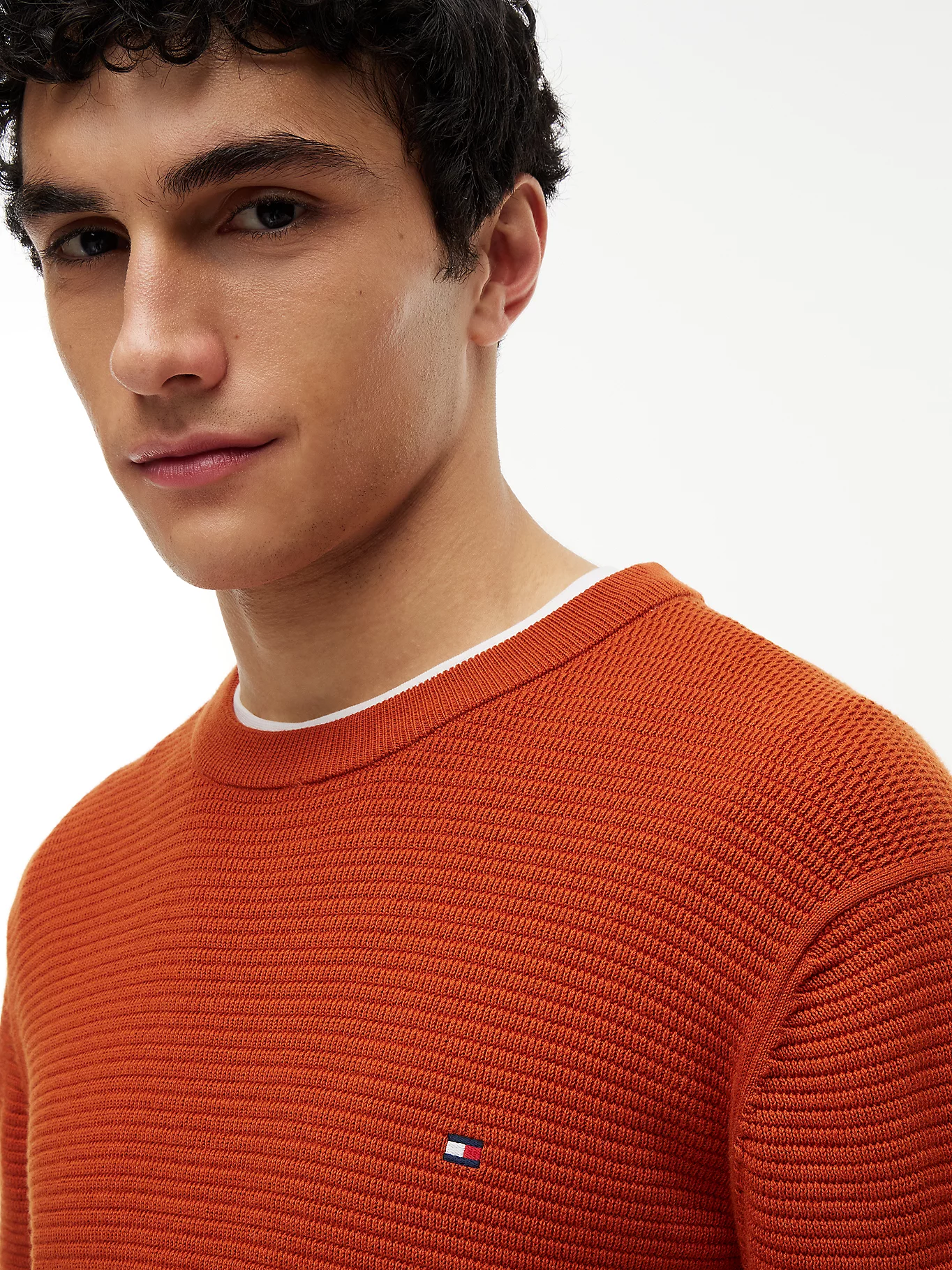 detail Tommy Hilfiger pánský oranžový svetr