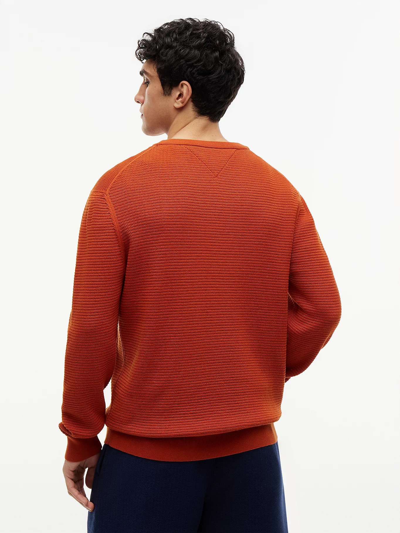 detail Tommy Hilfiger pánský oranžový svetr