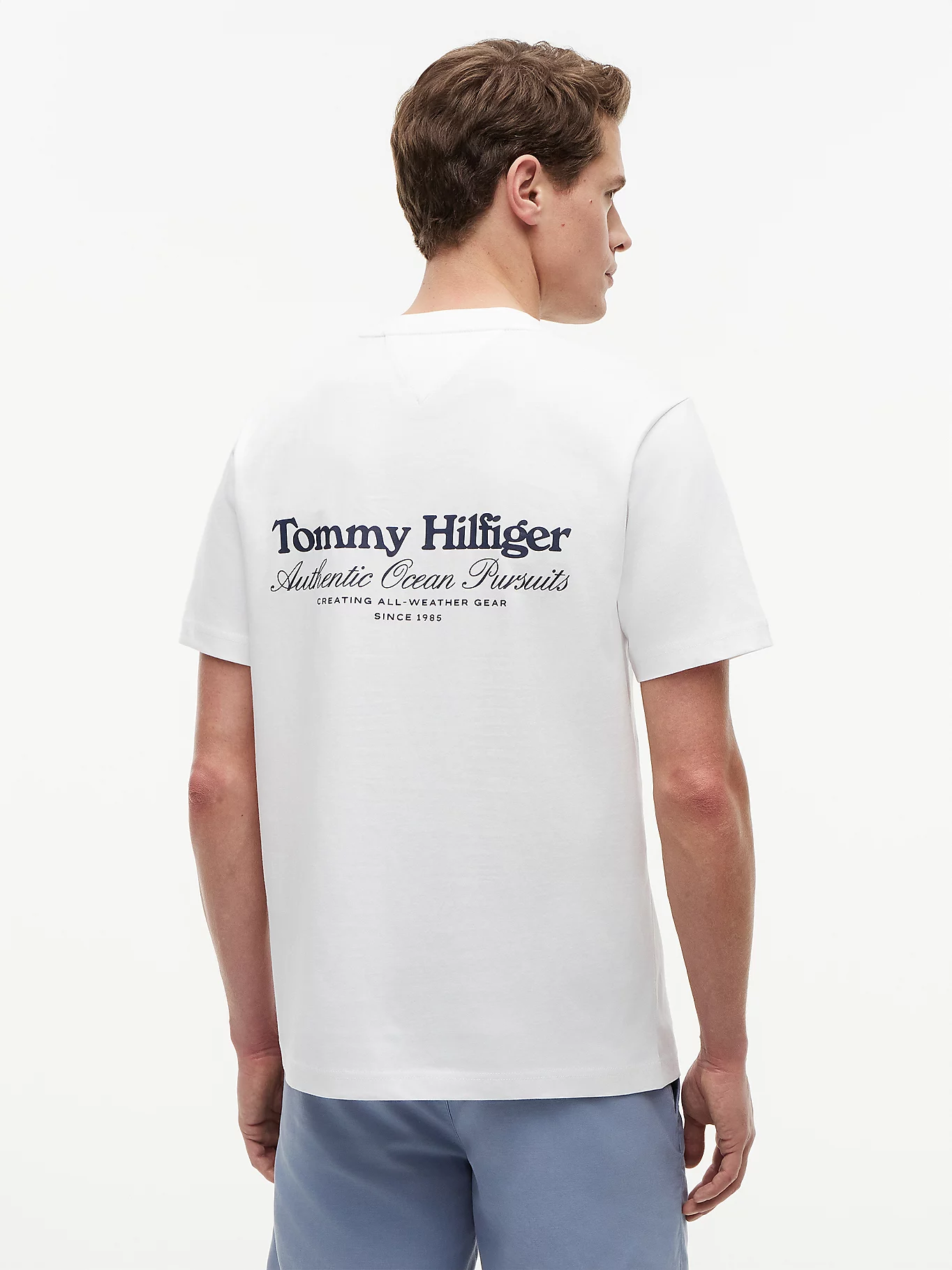 detail Tommy Hilfiger pánské bílé tričko