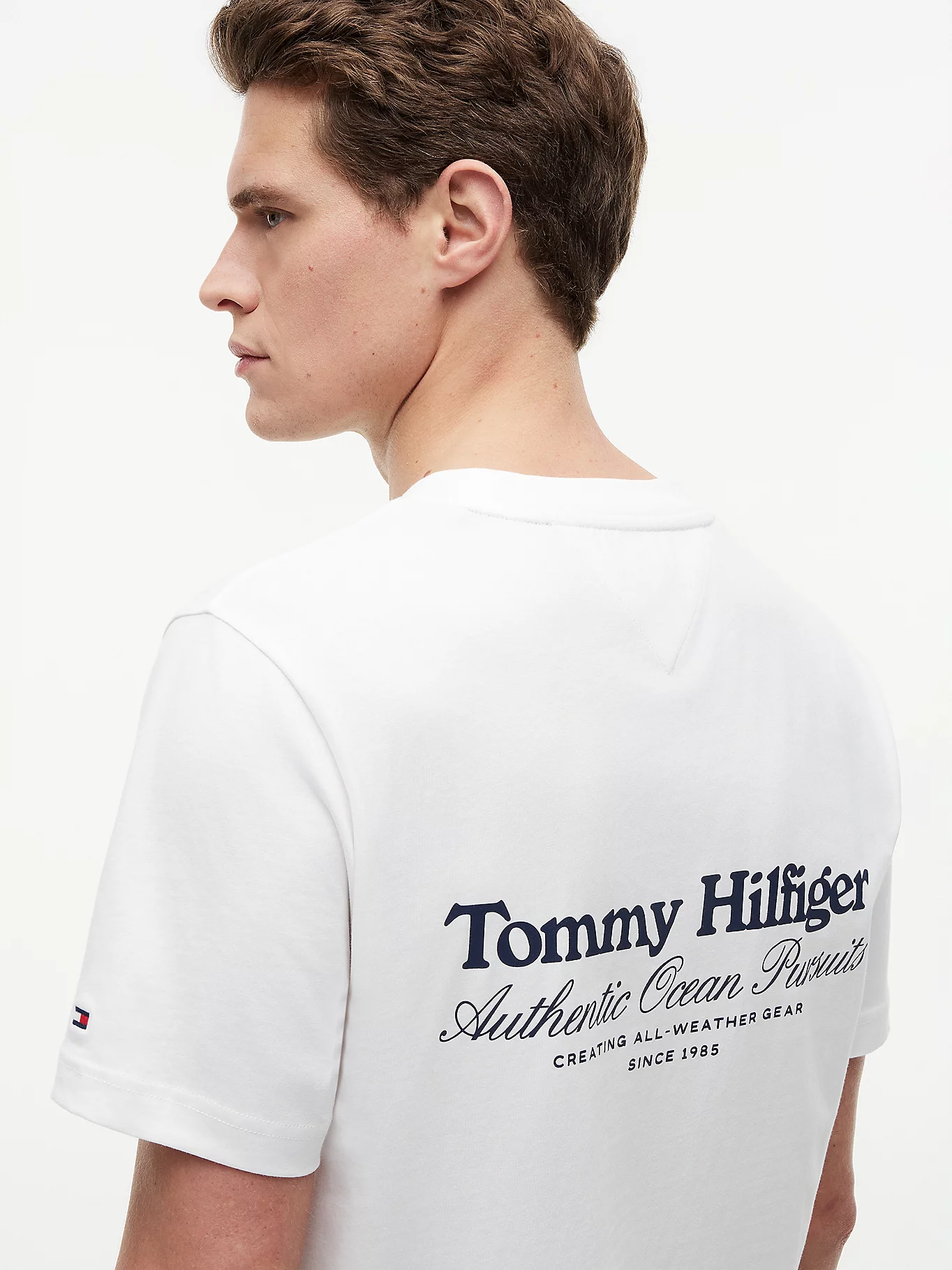 detail Tommy Hilfiger pánské bílé tričko