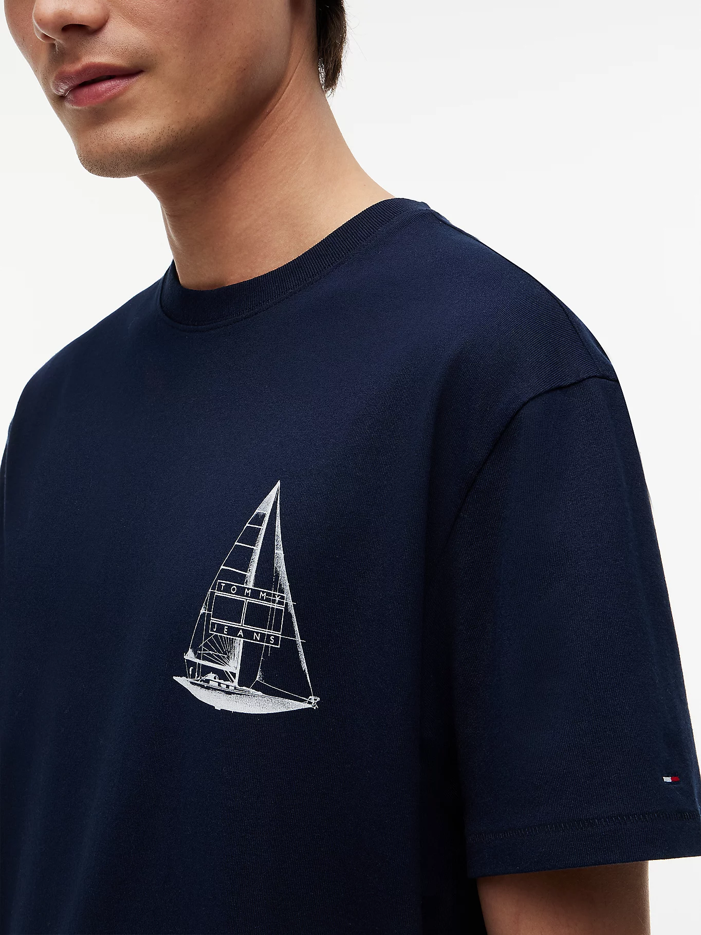 detail Tommy Hilfiger pánské tmavě modré tričko