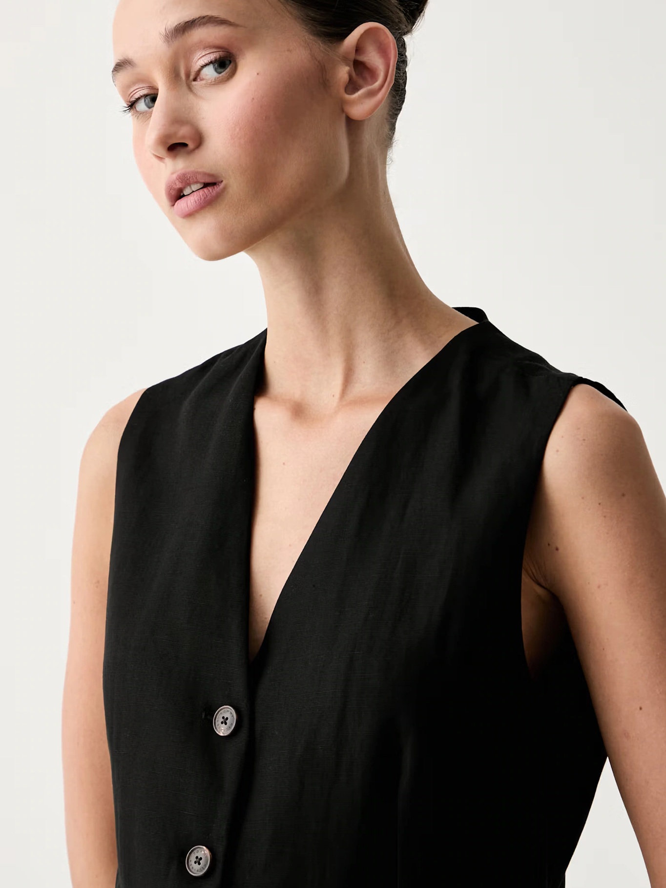 detail Tommy Hilfiger dámská černá vesta