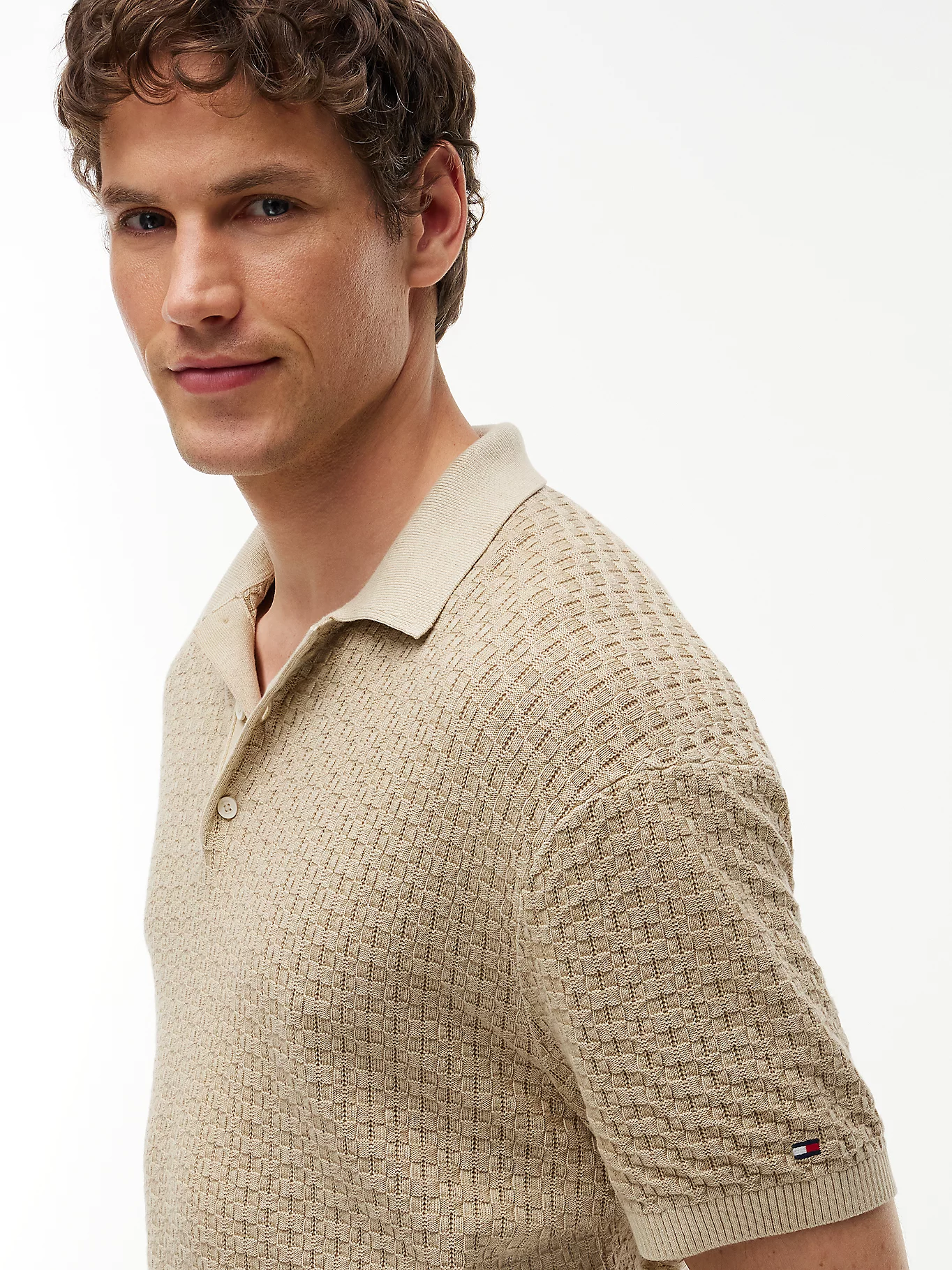 detail Tommy Hilfiger pánské béžové polo tričko