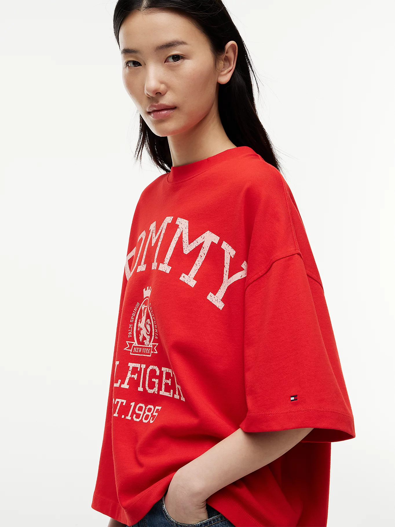 detail Tommy Hilfiger dámské červené tričko