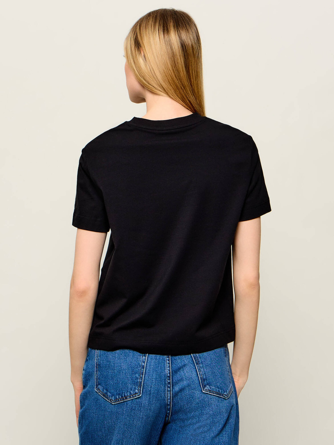 detail Calvin Klein dámské černé tričko