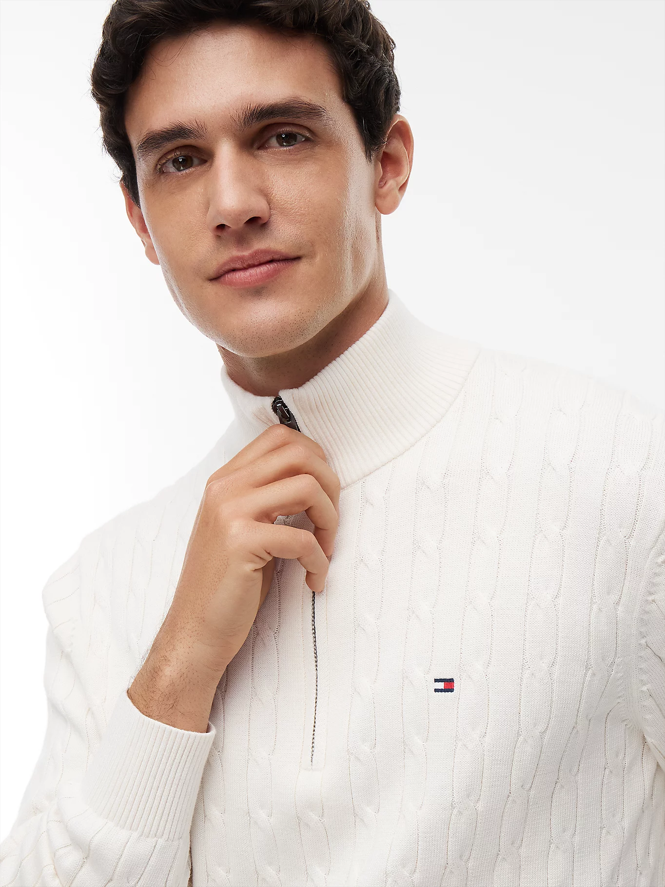 detail Tommy Hilfiger pánský krémový svetr