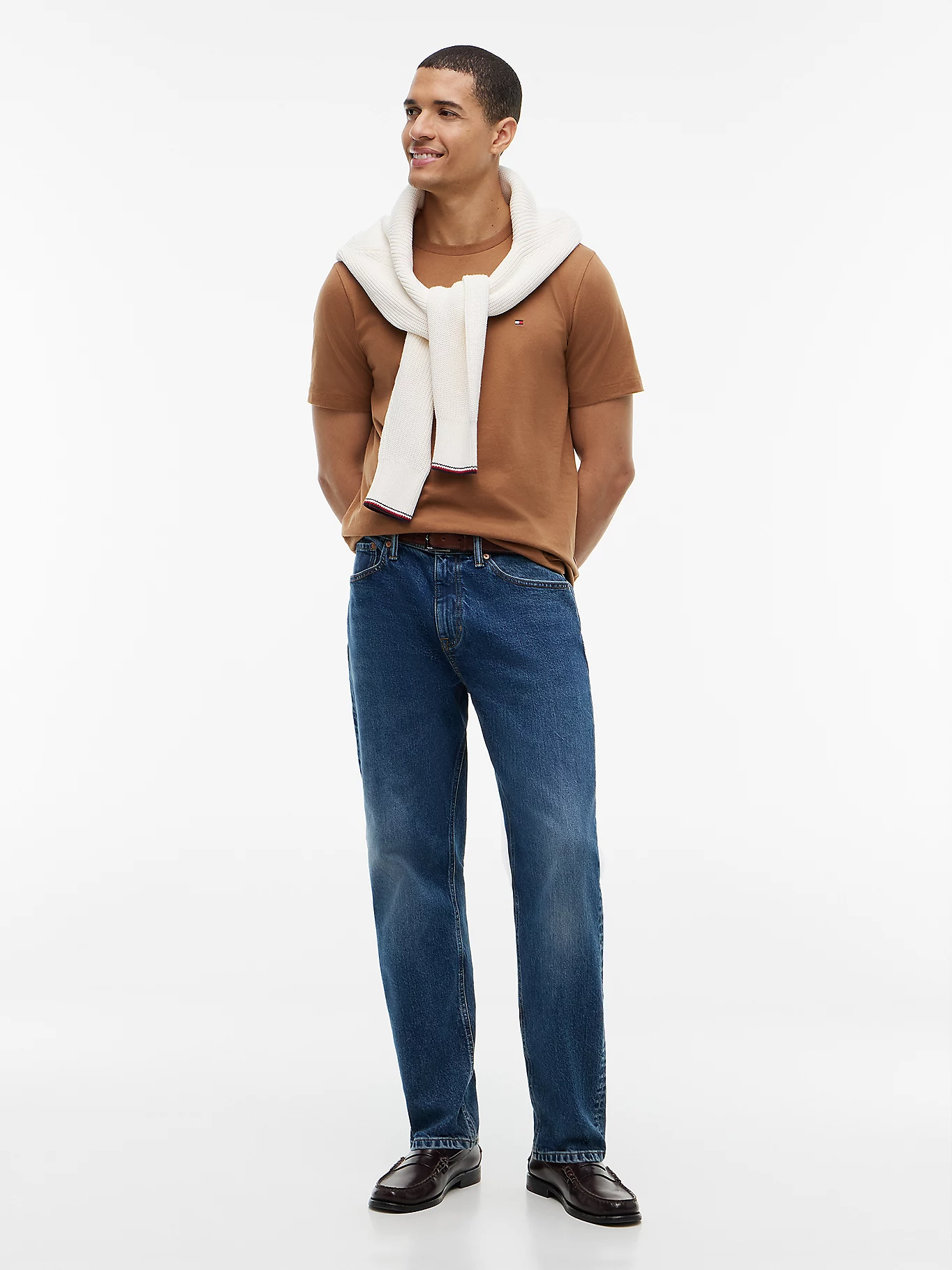 detail Tommy Hilfiger pánské hnědé tričko