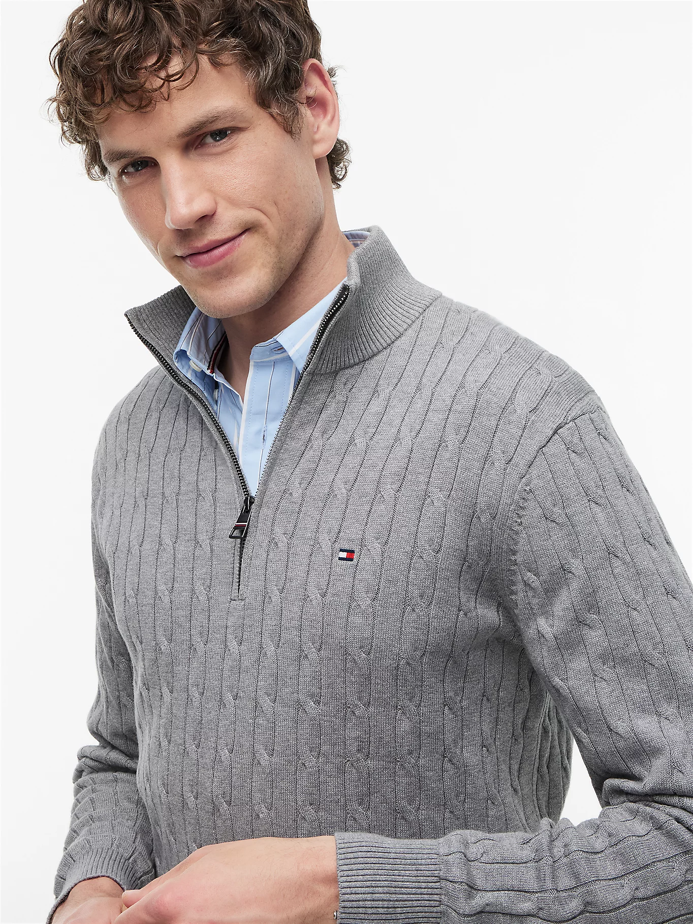 detail Tommy Hilfiger pánský šedý svetr