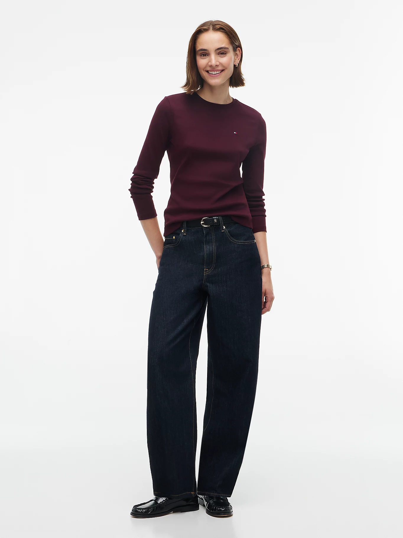 detail Tommy Hilfiger dámské tmavě vínové tričko