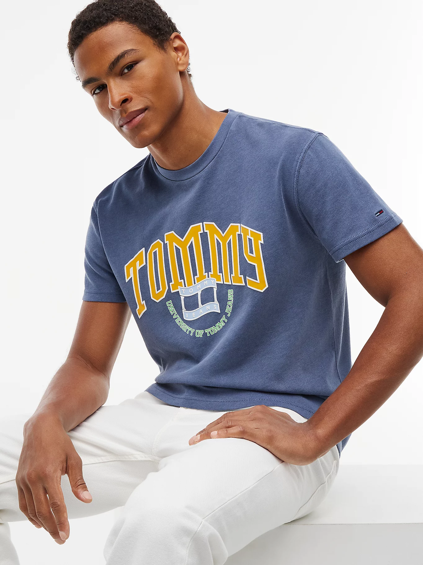 detail Tommy Jeans pánské modré tričko