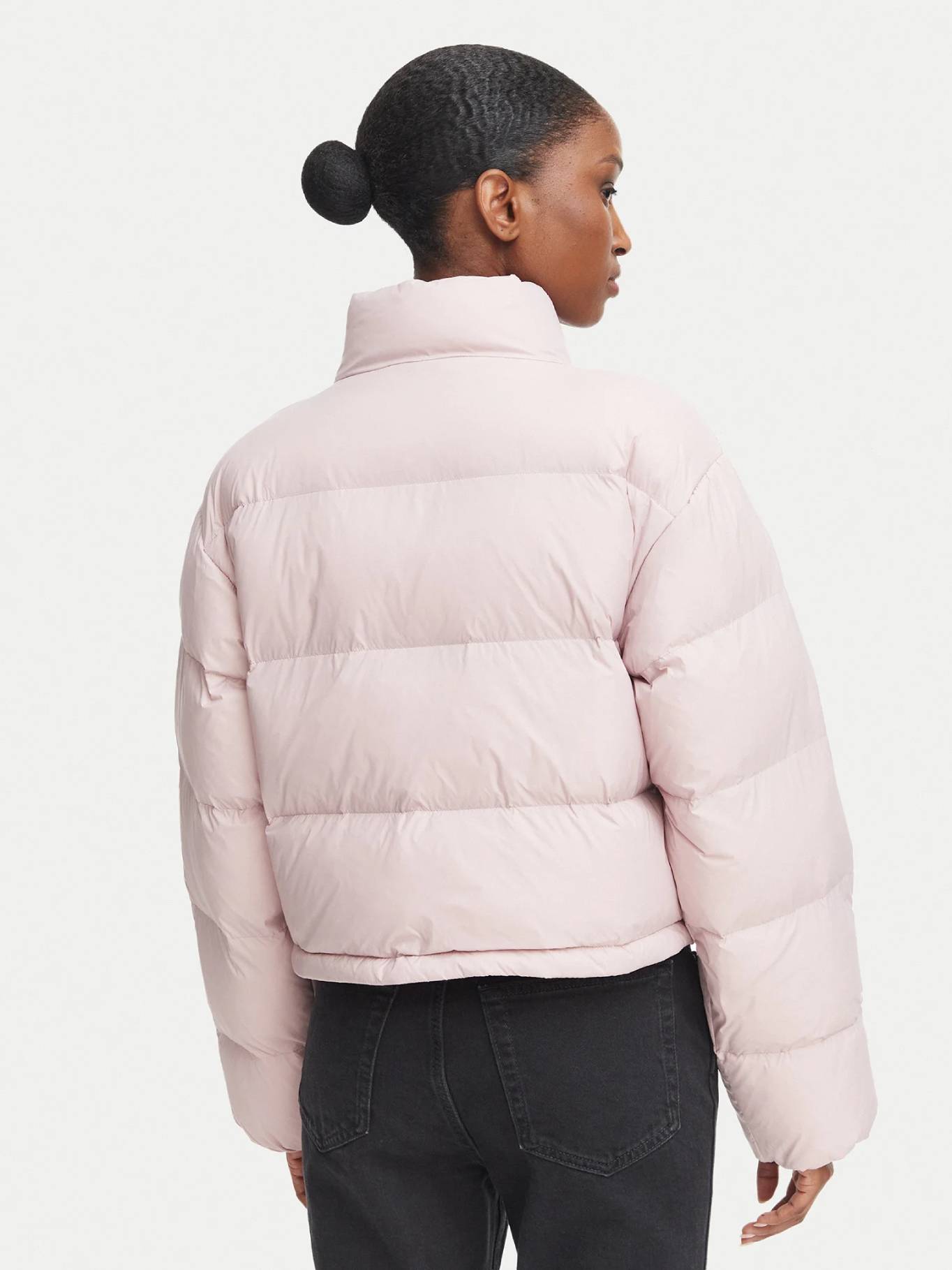 detail Calvin Klein dámská růžová bunda