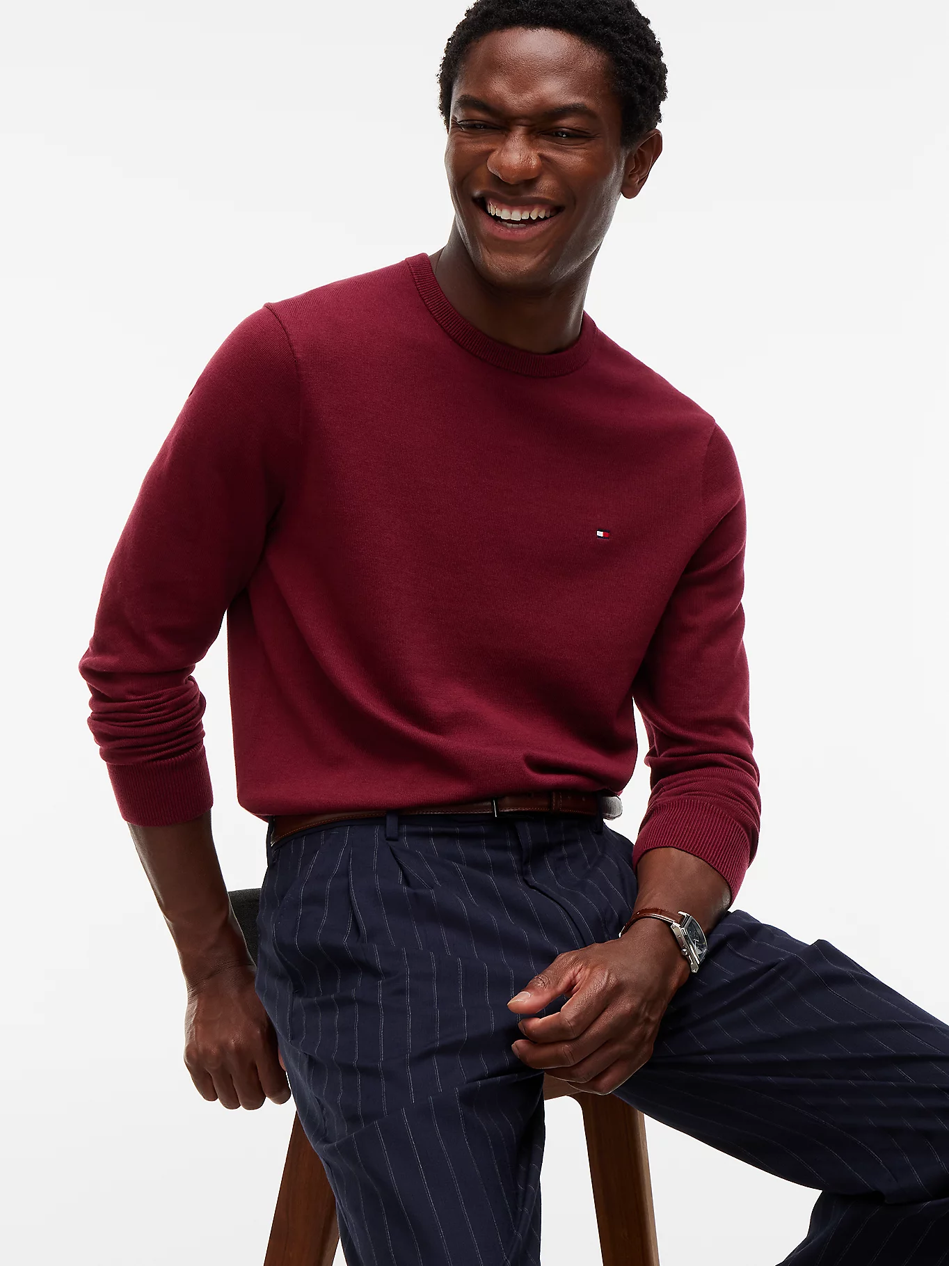 detail Tommy Hilfiger pánský vínový svetr
