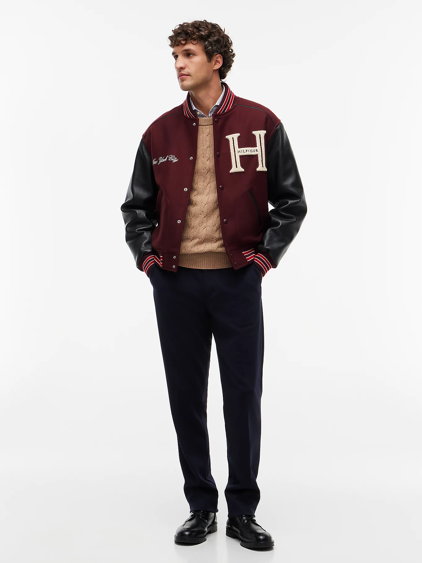 detail Tommy Hilfiger pánská vínová bunda