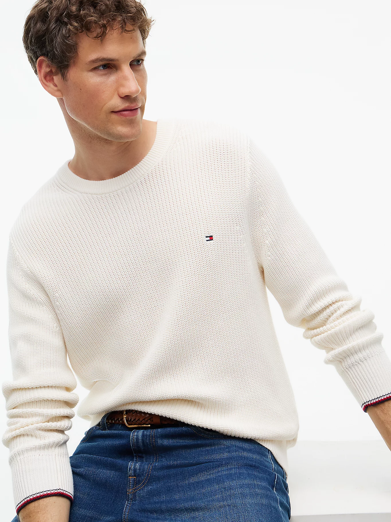 detail Tommy Hilfiger pánský krémový svetr
