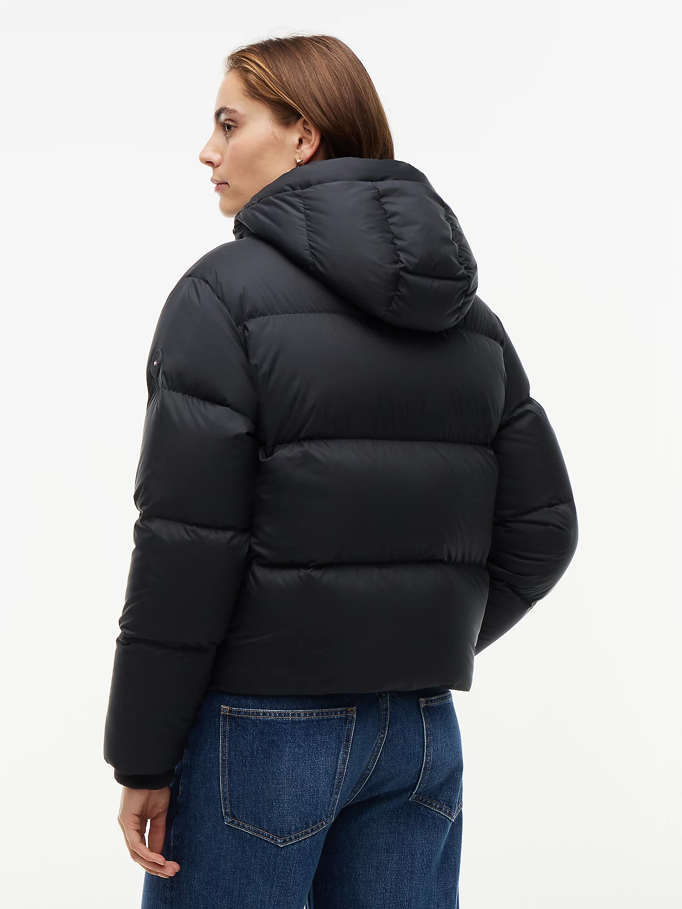 detail Tommy Hilfiger dámská černá péřová bunda