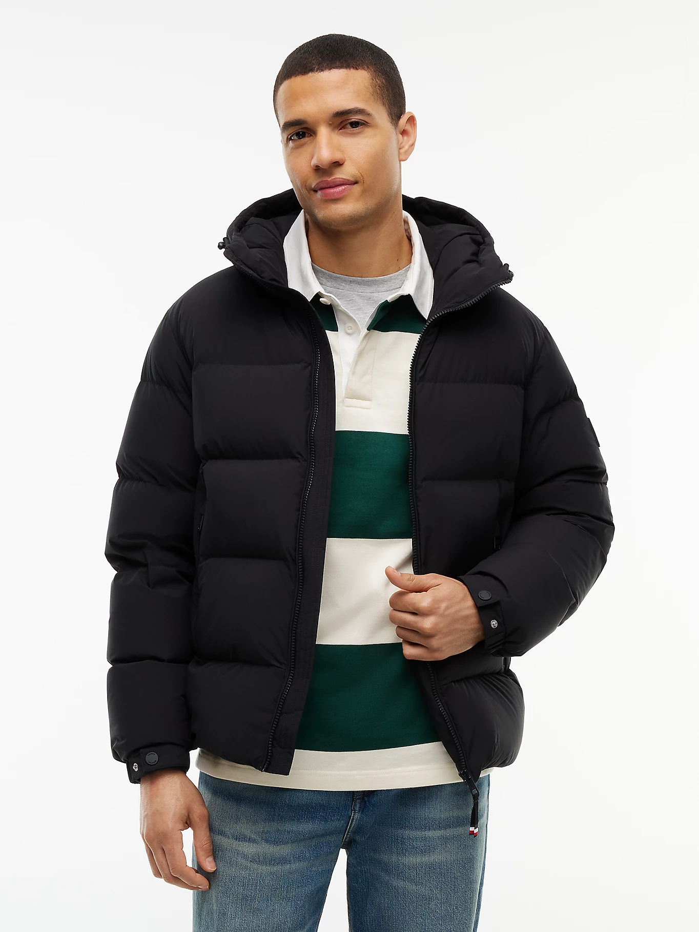 detail Tommy Hilfiger pánská černá péřová bunda